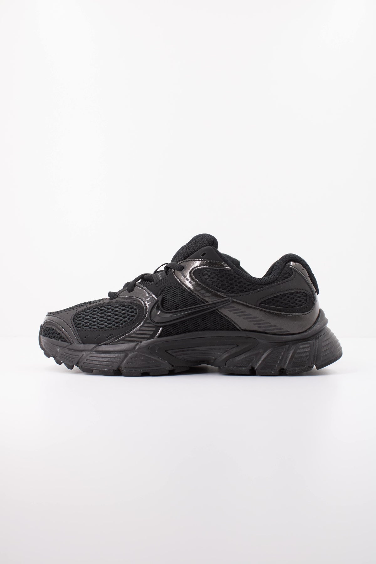 NIKE W NIKE V RNR en color NEGRO  (1)