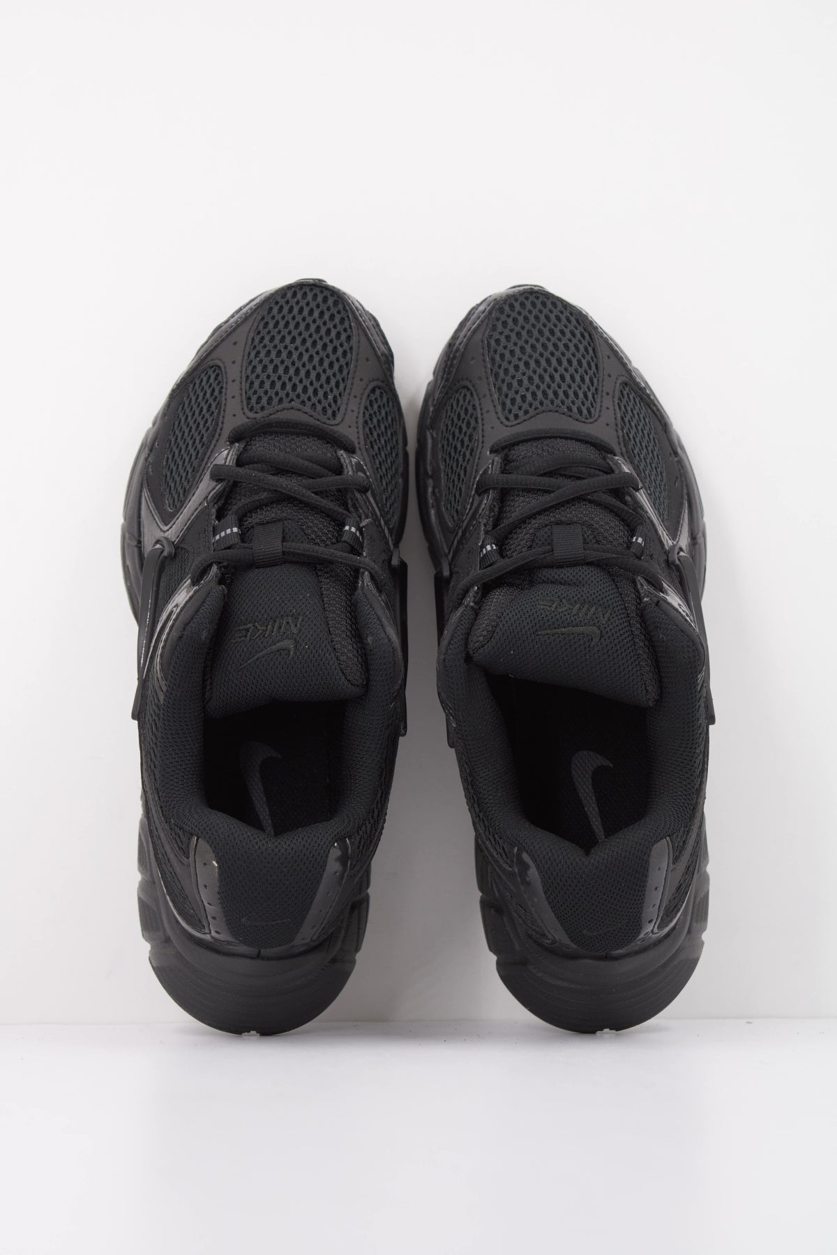 NIKE W NIKE V RNR en color NEGRO  (3)