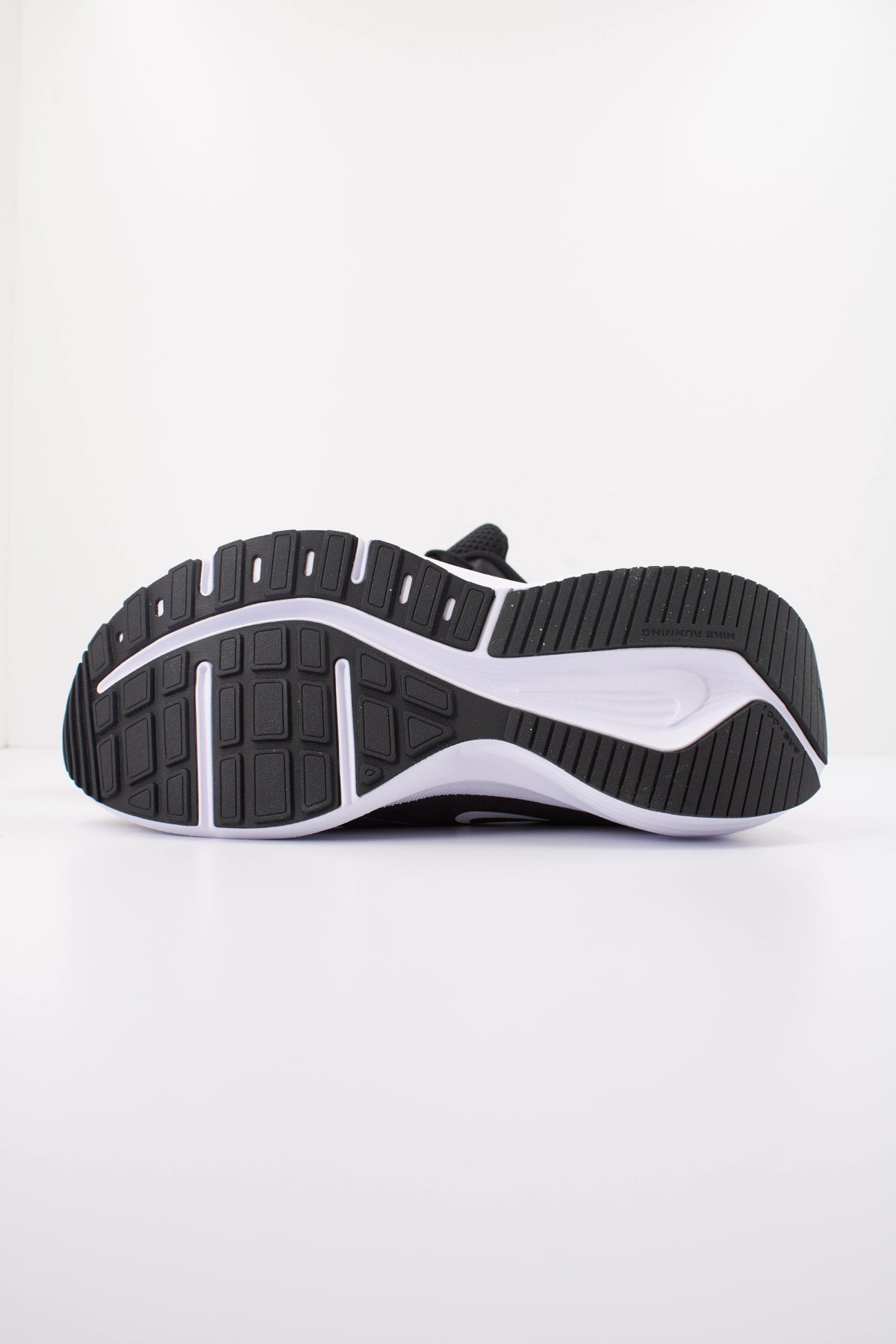 NIKE NIKE DOWNSHIFTER  en color NEGRO  (5)