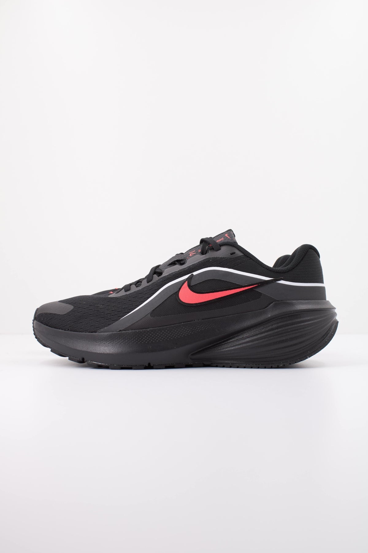 NIKE NIKE DOWNSHIFTER  en color NEGRO  (1)