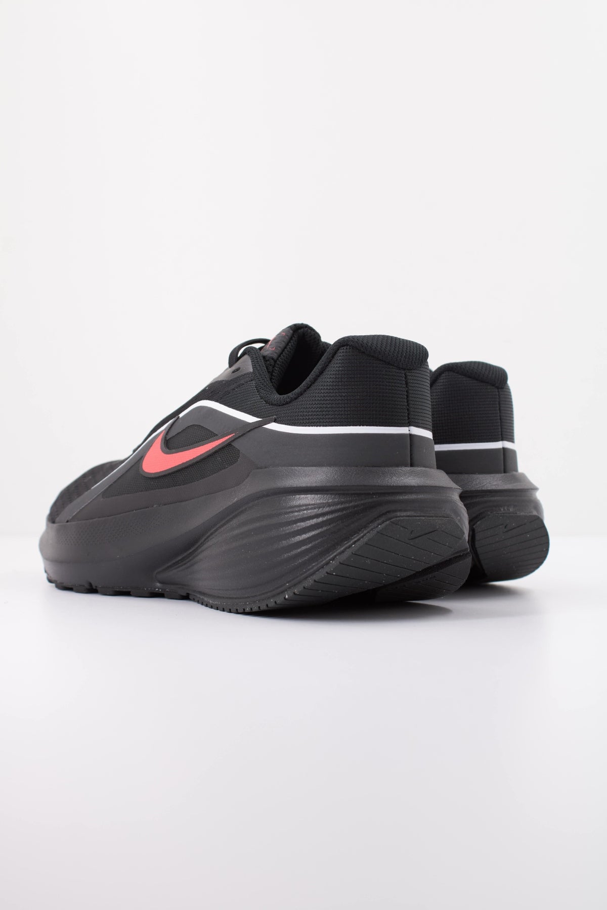 NIKE NIKE DOWNSHIFTER  en color NEGRO  (4)