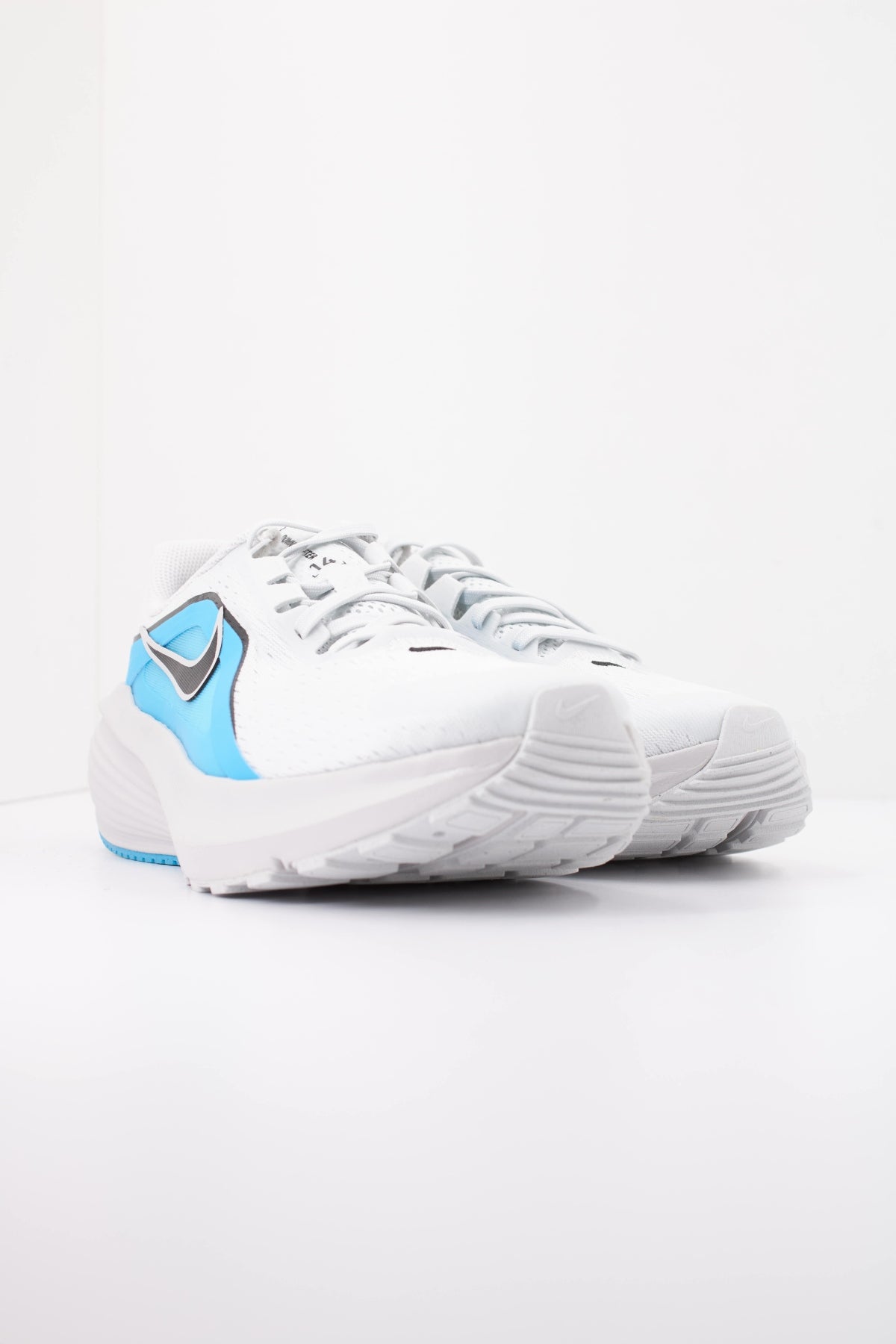 NIKE NIKE DOWNSHIFTER  en color BLANCO  (2)