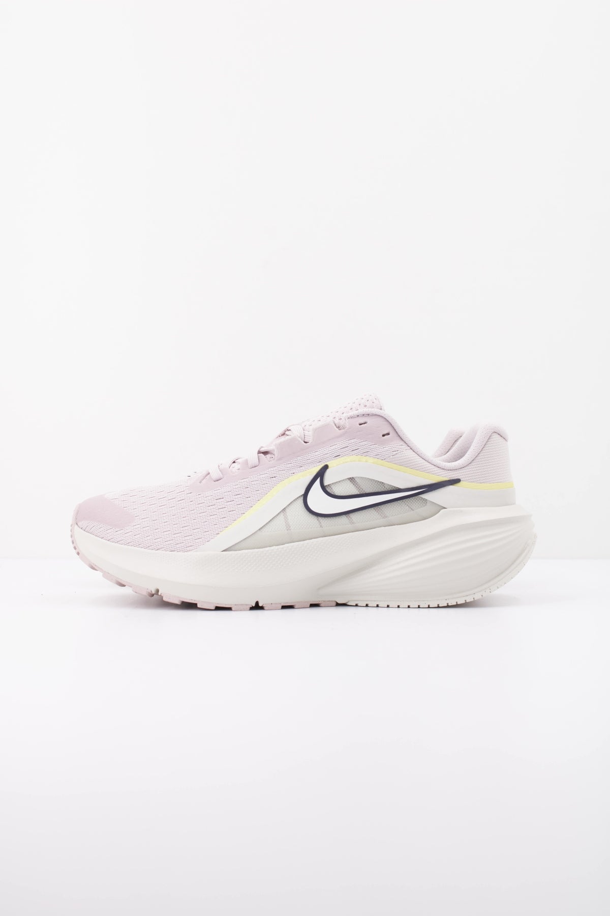 NIKE W NIKE DOWNSHIFTER  en color NUDE  (1)