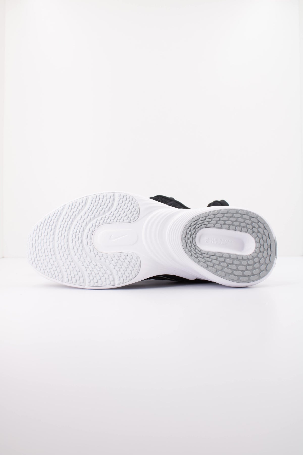 NIKE NIKE UPLIFT SC en color NEGRO  (5)