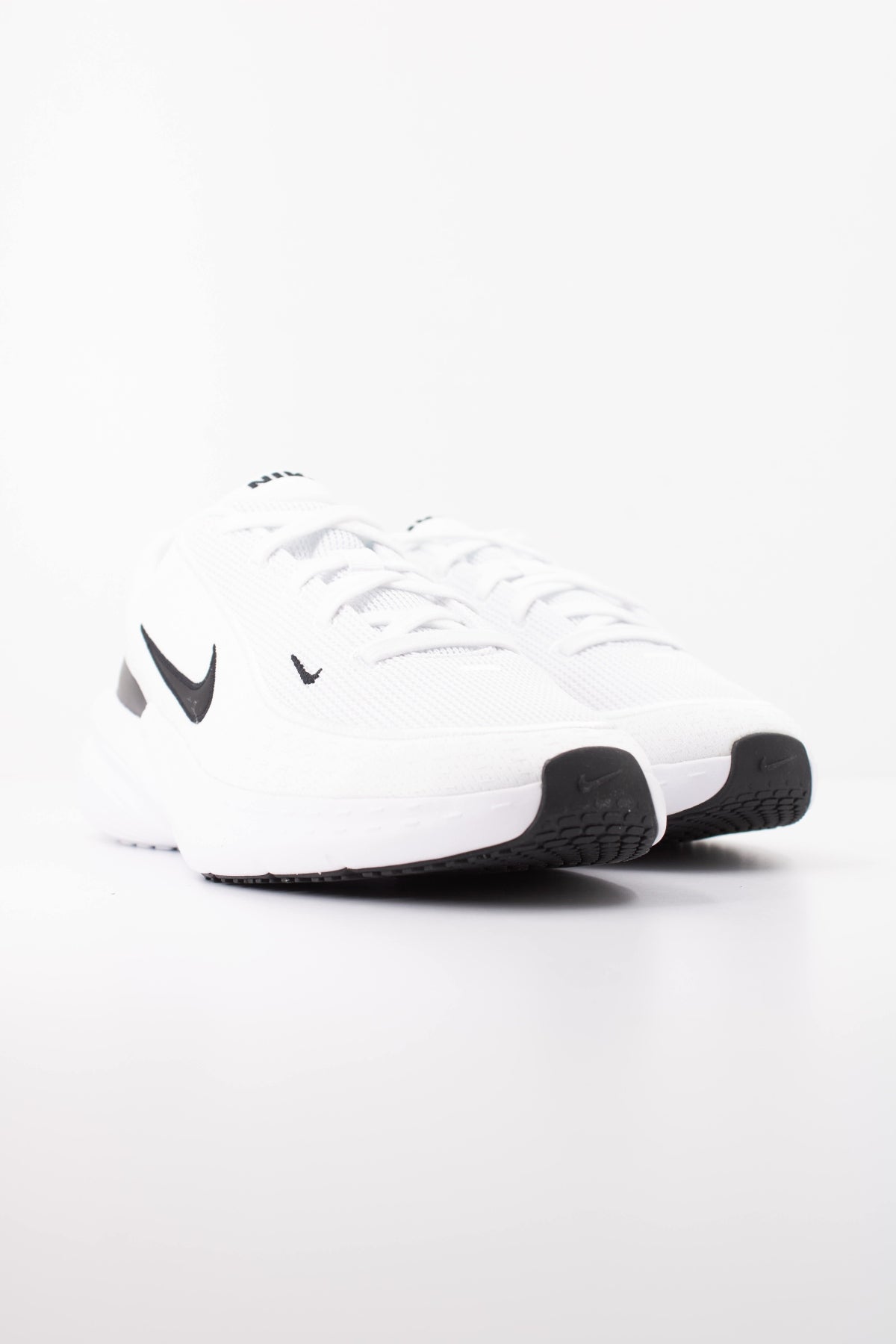 NIKE NIKE UPLIFT SC en color BLANCO  (2)