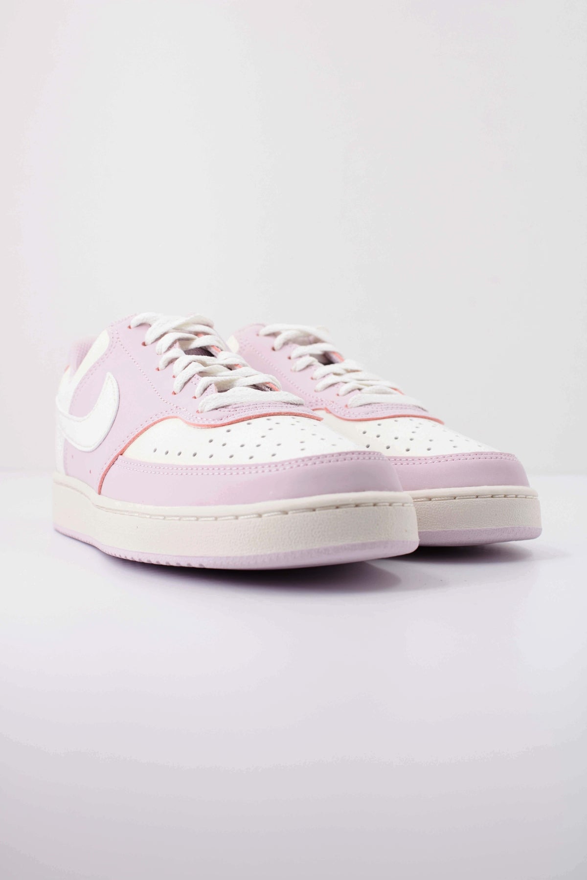 NIKE W NIKE COURT VISION LO P NBK en color VIOLETA  (2)