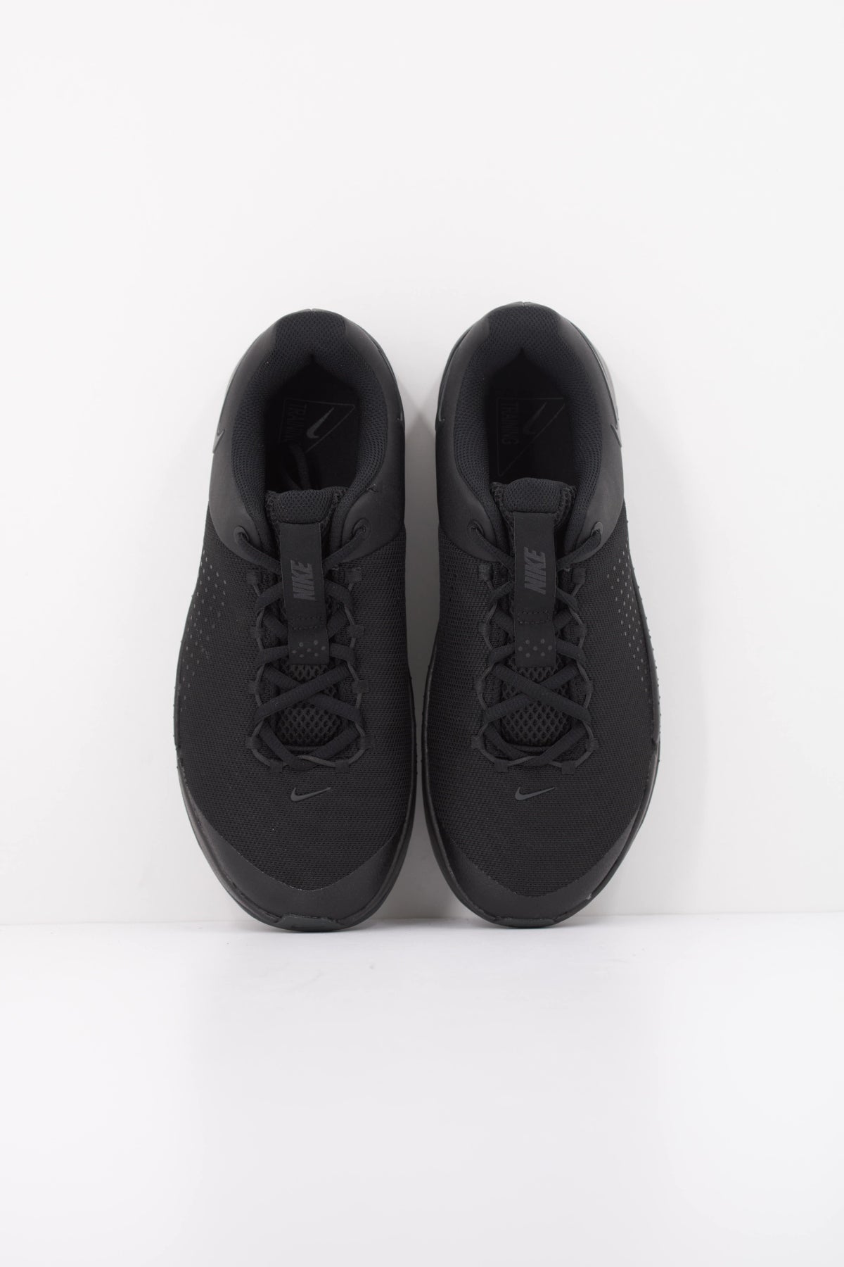 NIKE M NIKE MC TRAINER  en color NEGRO  (3)