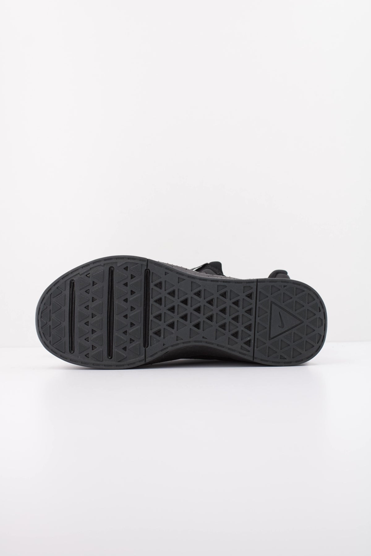 NIKE M NIKE MC TRAINER  en color NEGRO  (5)