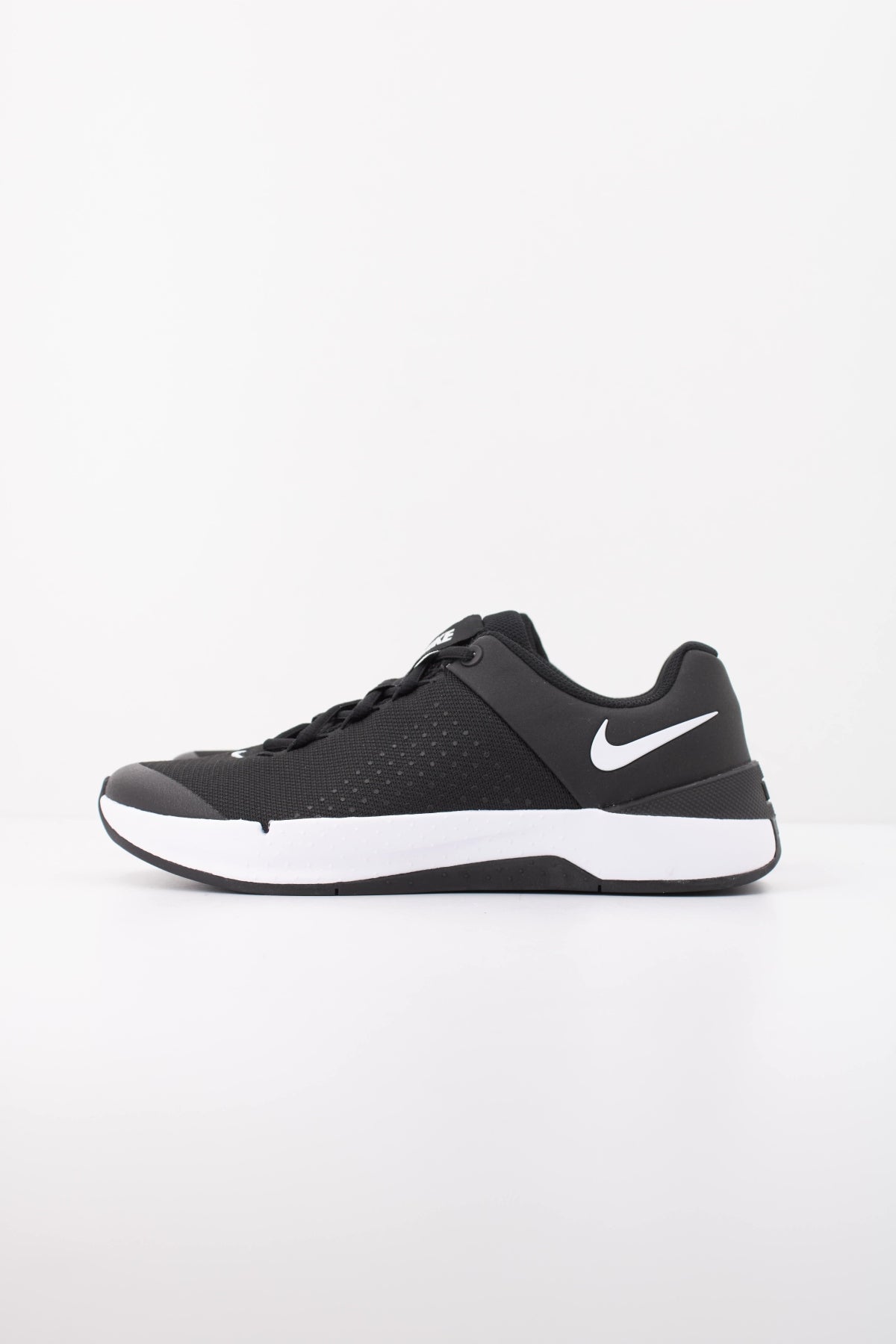 NIKE M NIKE MC TRAINER  en color NEGRO  (1)