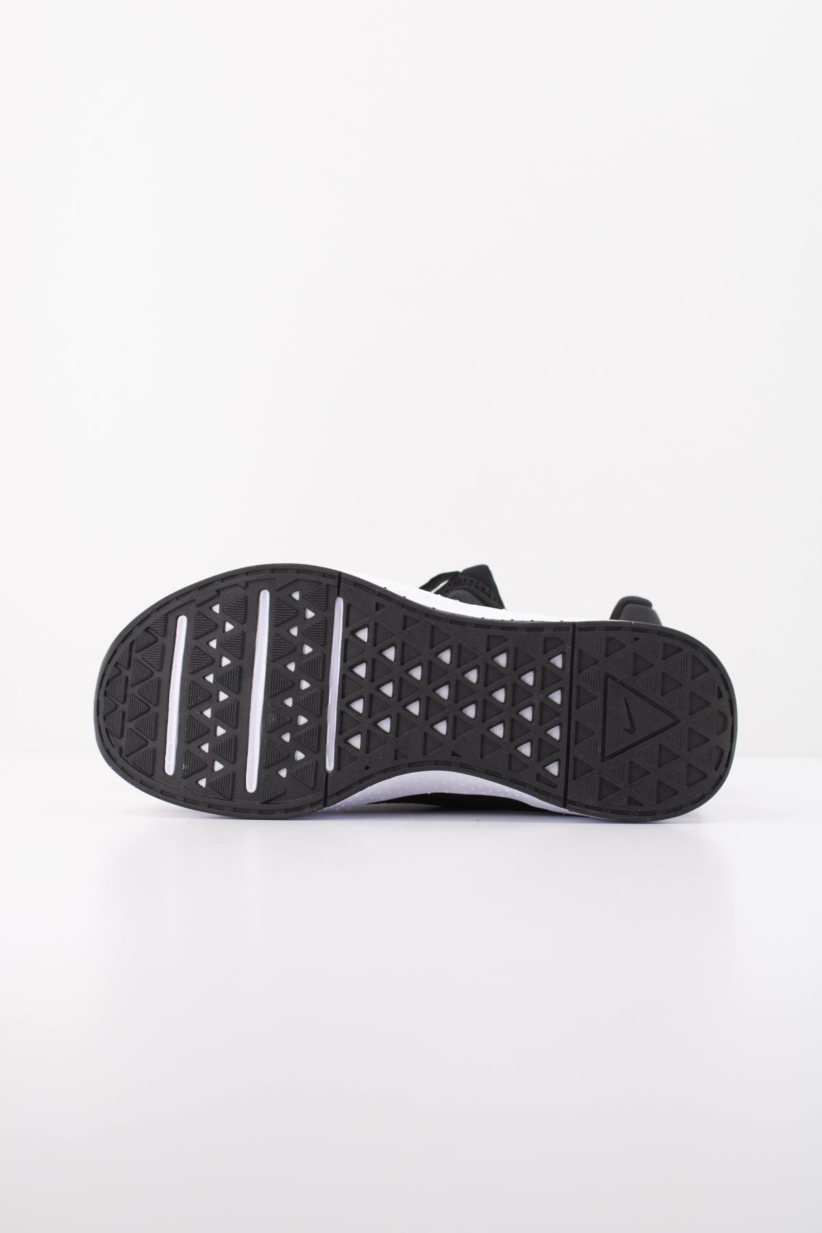 NIKE M NIKE MC TRAINER  en color NEGRO  (5)