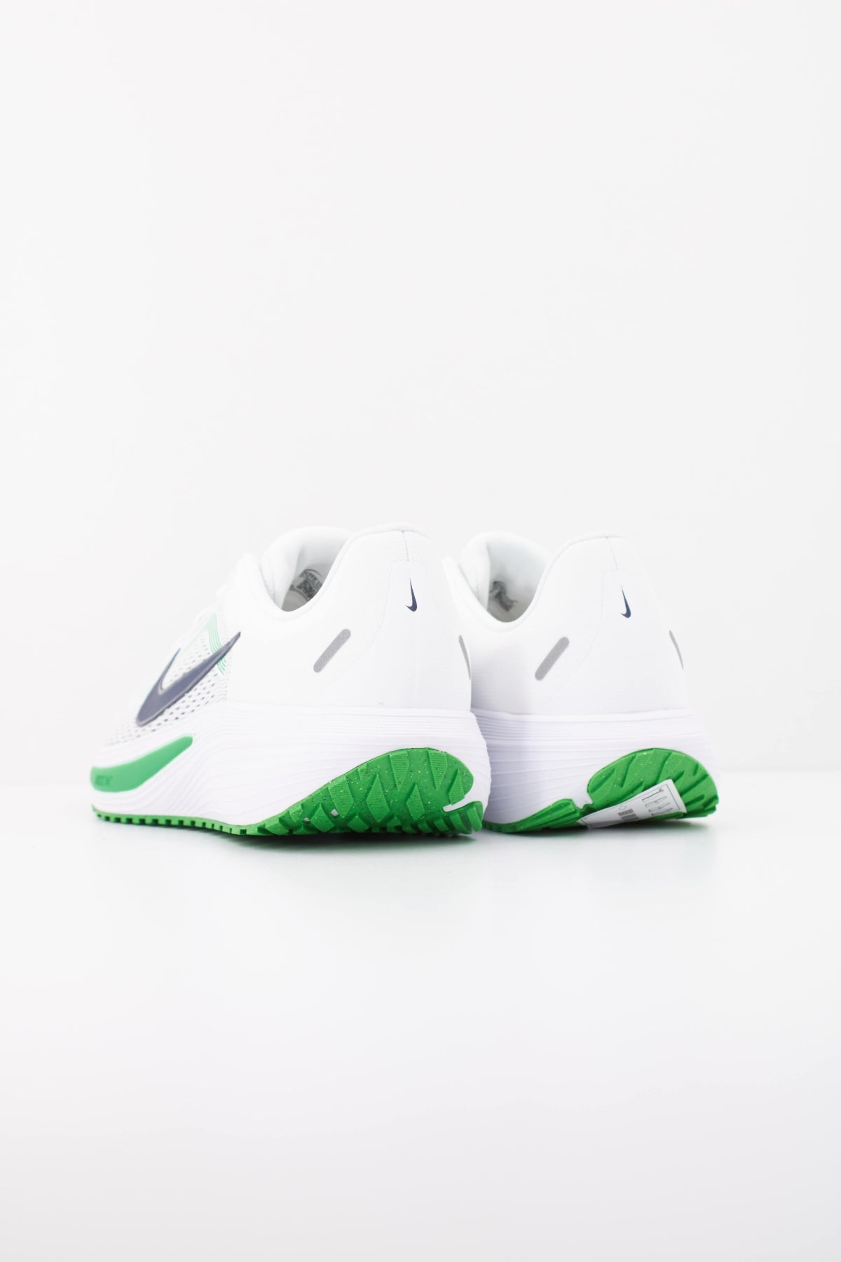 NIKE NIKE QUEST  en color BLANCO  (4)