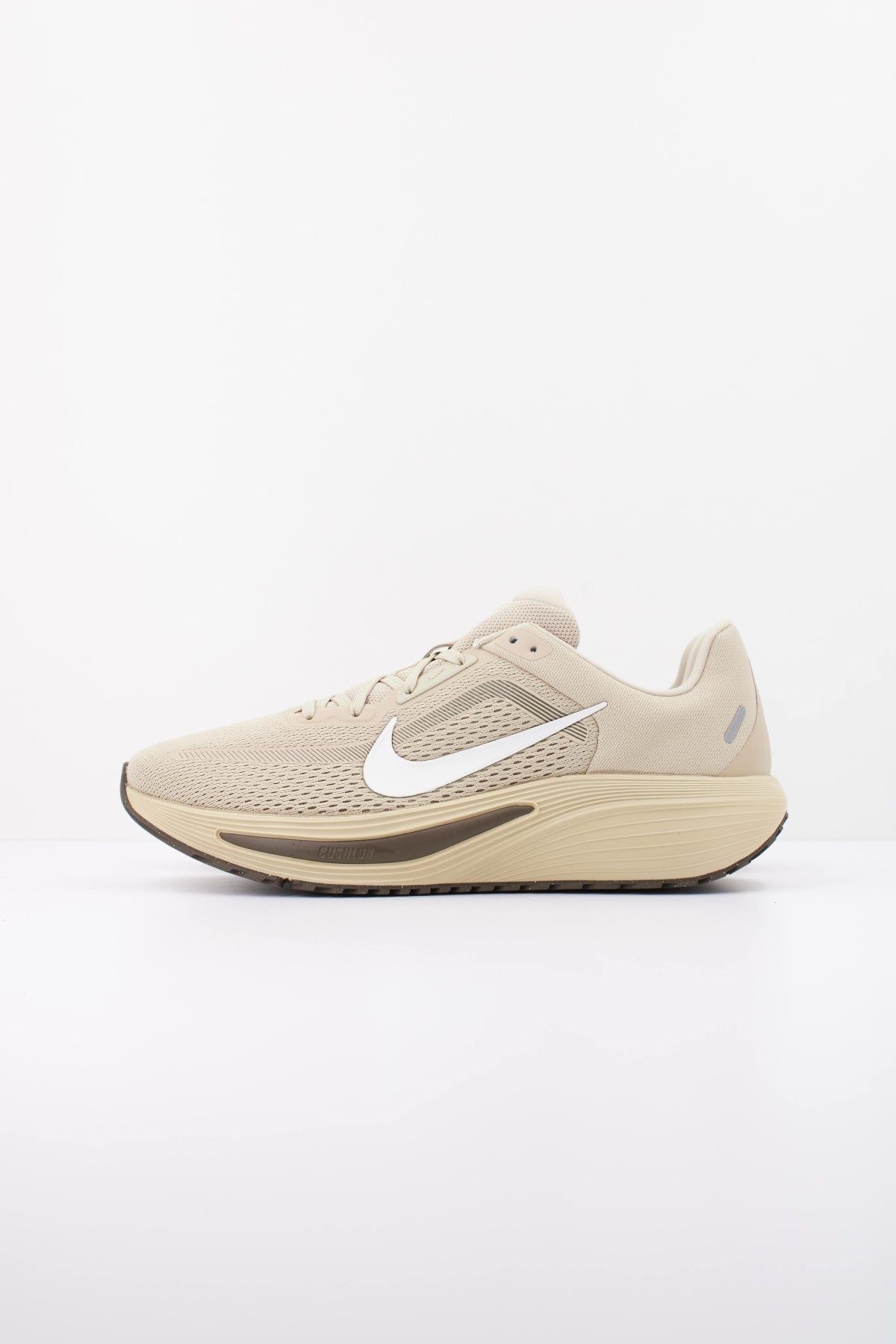 NIKE NIKE QUEST  en color BEIS  (1)