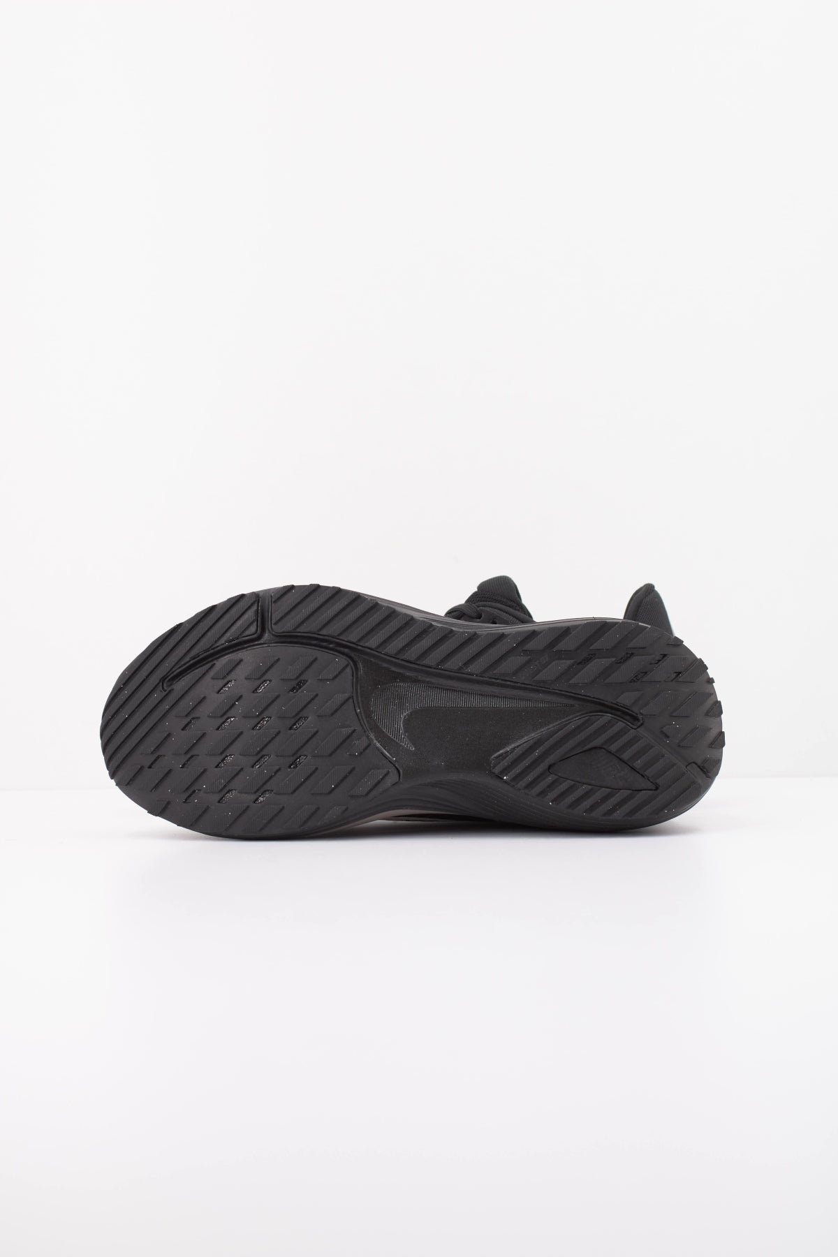 NIKE W NIKE QUEST  en color NEGRO  (5)