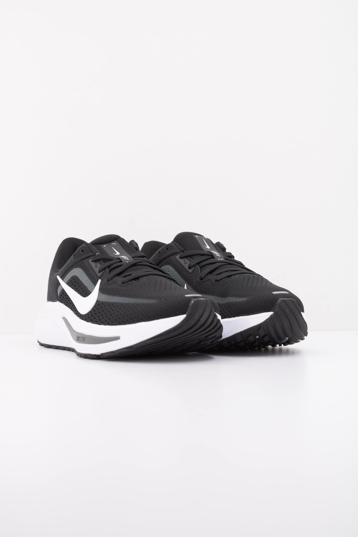 NIKE W NIKE QUEST  en color NEGRO  (2)