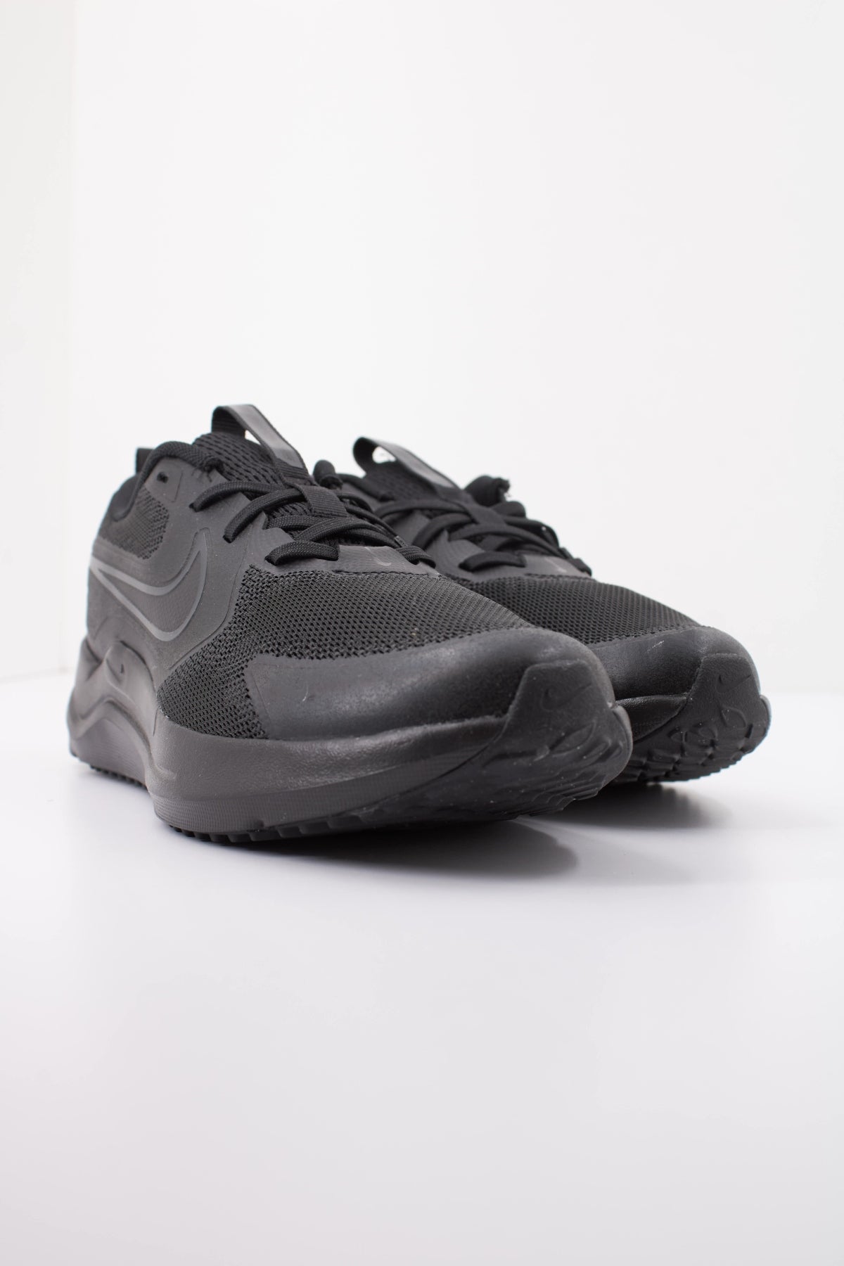 NIKE NIKE COSMIC RUNNER GS en color NEGRO  (2)