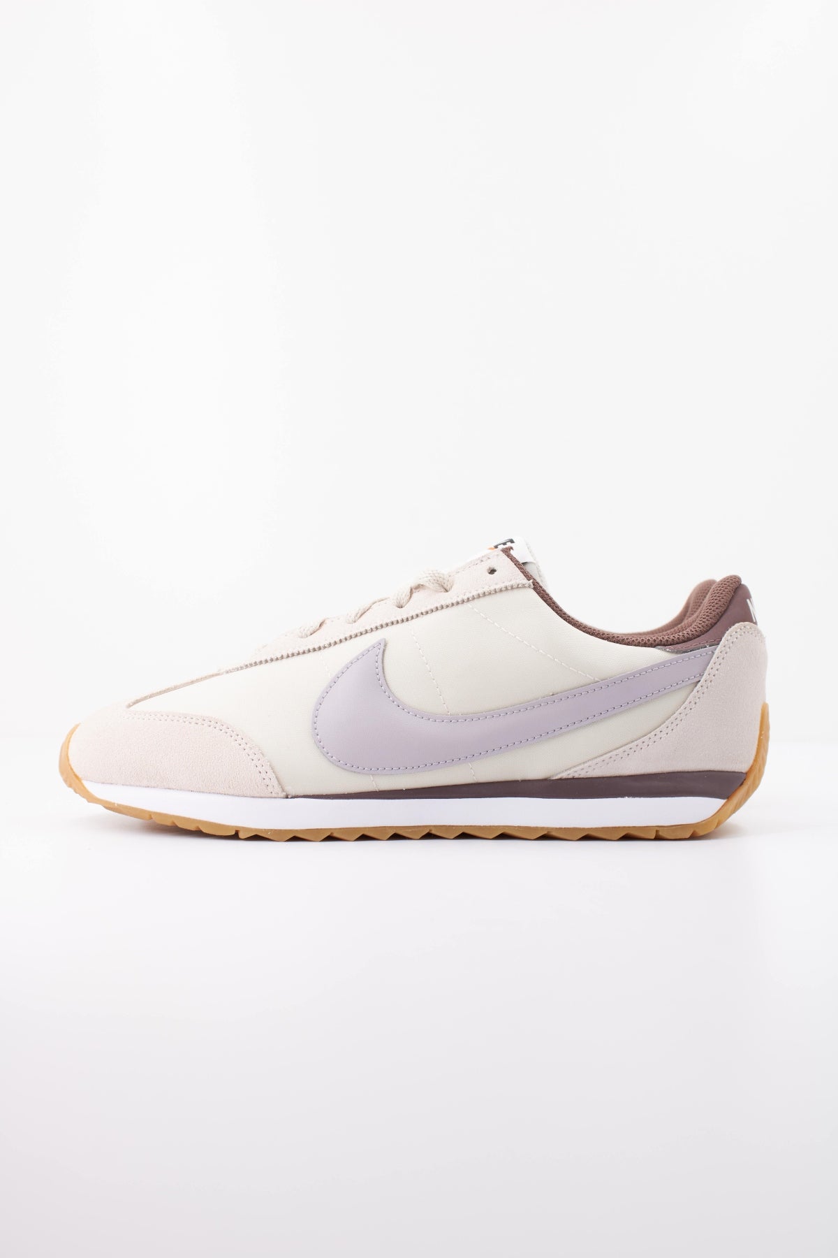 NIKE NIKE PACIFIC GS en color NUDE  (1)