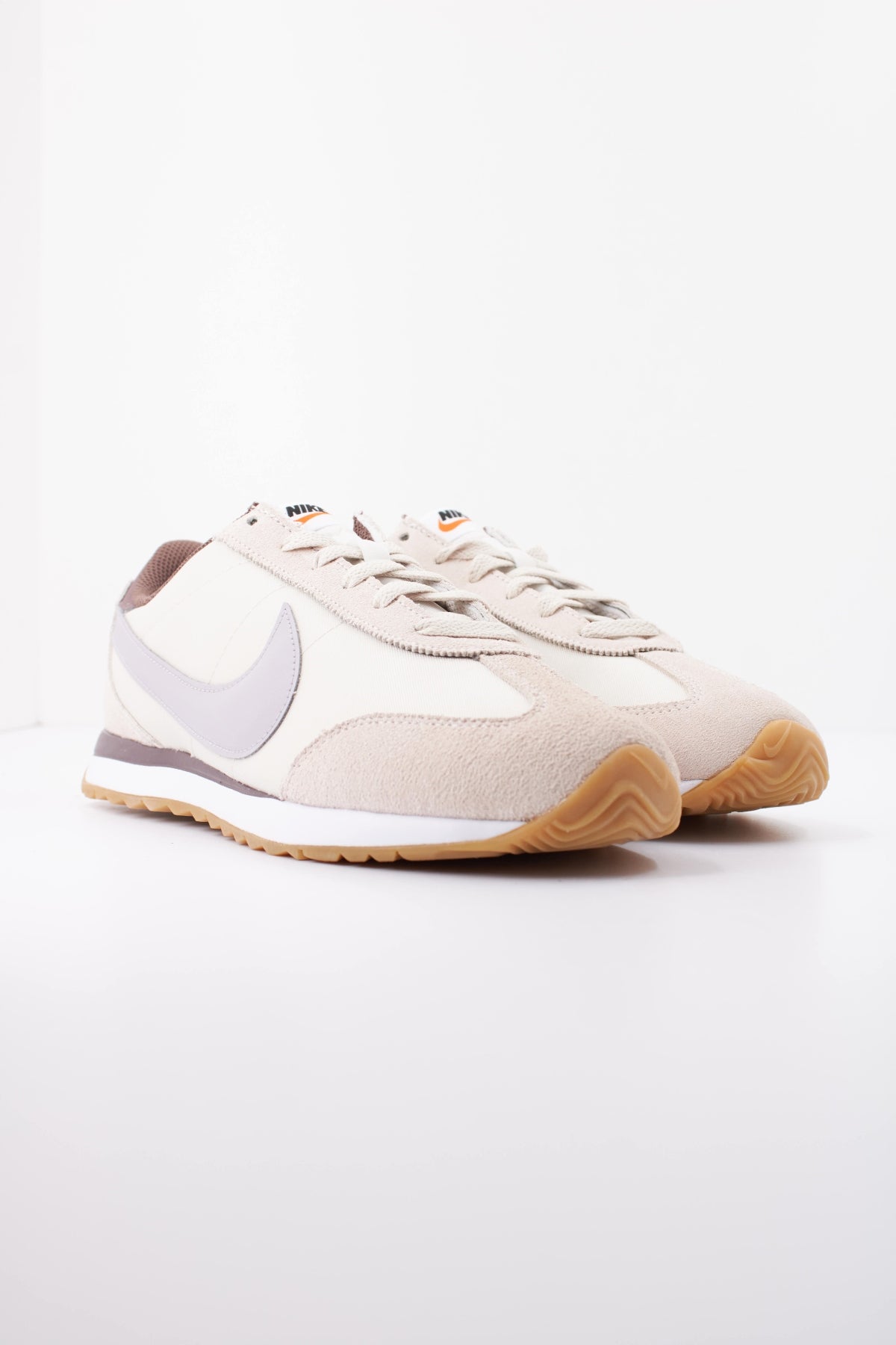 NIKE NIKE PACIFIC GS en color NUDE  (2)