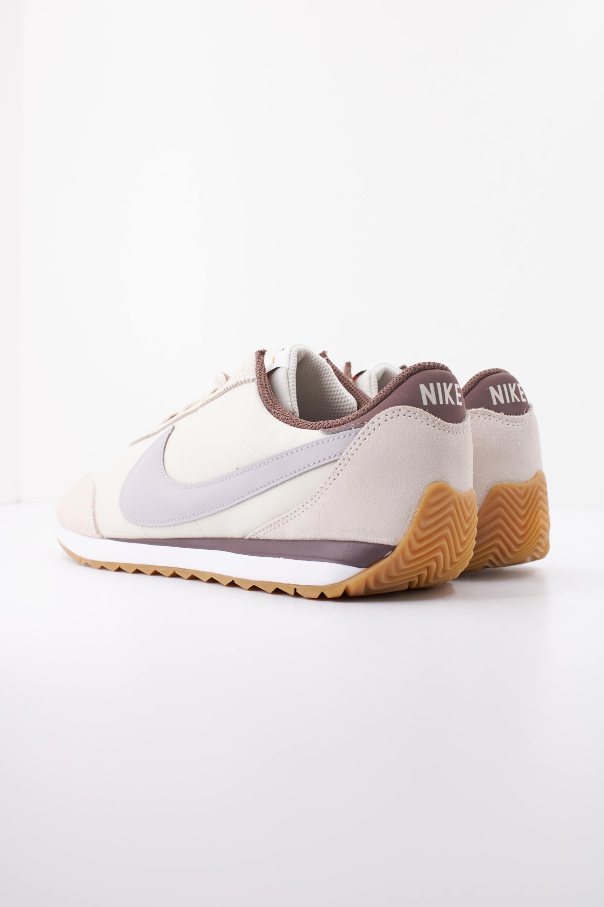 NIKE NIKE PACIFIC GS en color NUDE  (4)