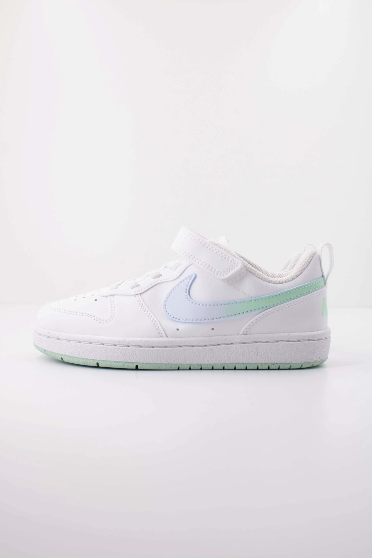 NIKE COURT BOROUGH LOW FADE PS en color BLANCO  (1)