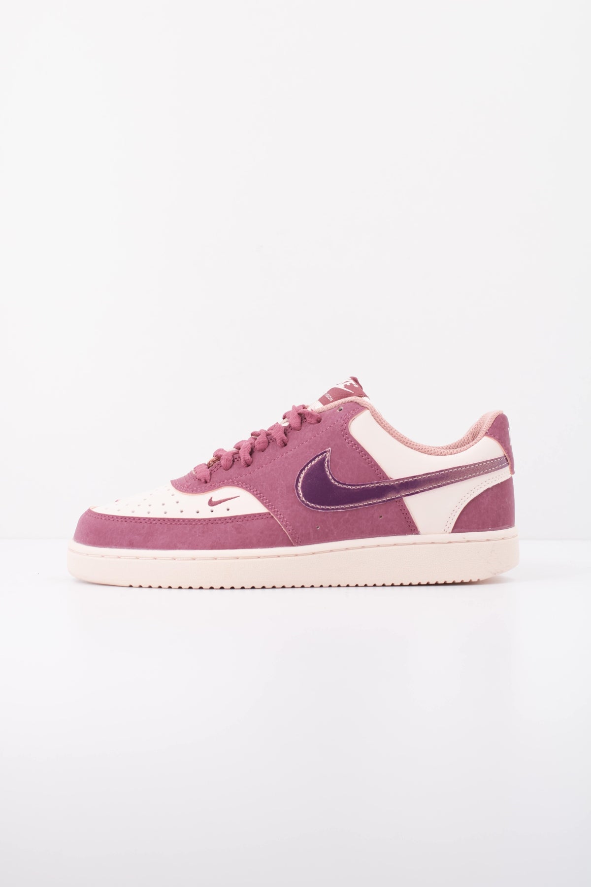 NIKE W NIKE COURT VISION LO LX en color BURDEOS  (1)