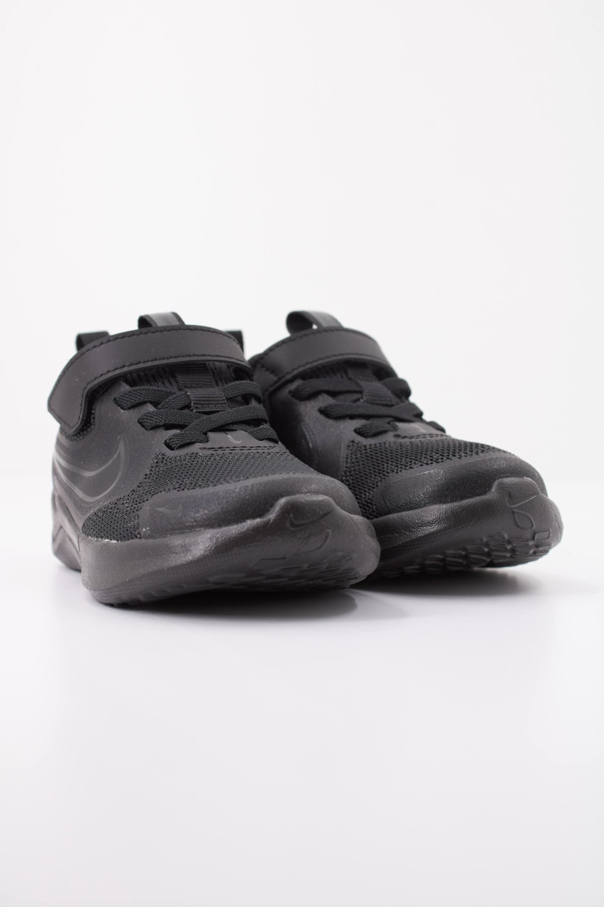 NIKE NIKE COSMIC RUNNER TD en color NEGRO  (2)