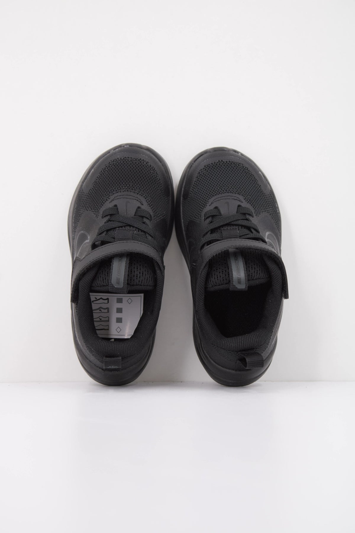 NIKE NIKE COSMIC RUNNER TD en color NEGRO  (3)