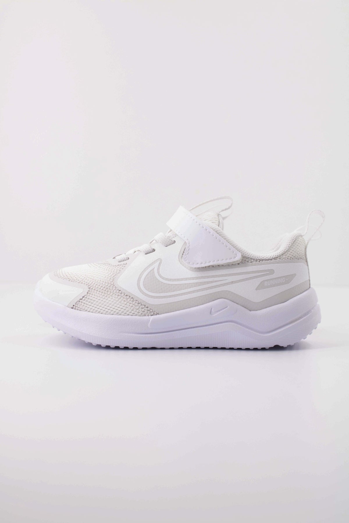 NIKE NIKE COSMIC RUNNER TD en color BLANCO  (1)