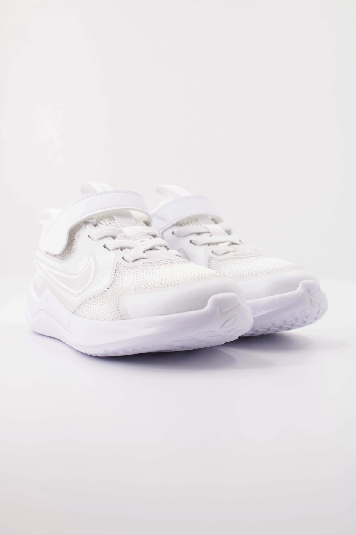 NIKE NIKE COSMIC RUNNER TD en color BLANCO  (2)