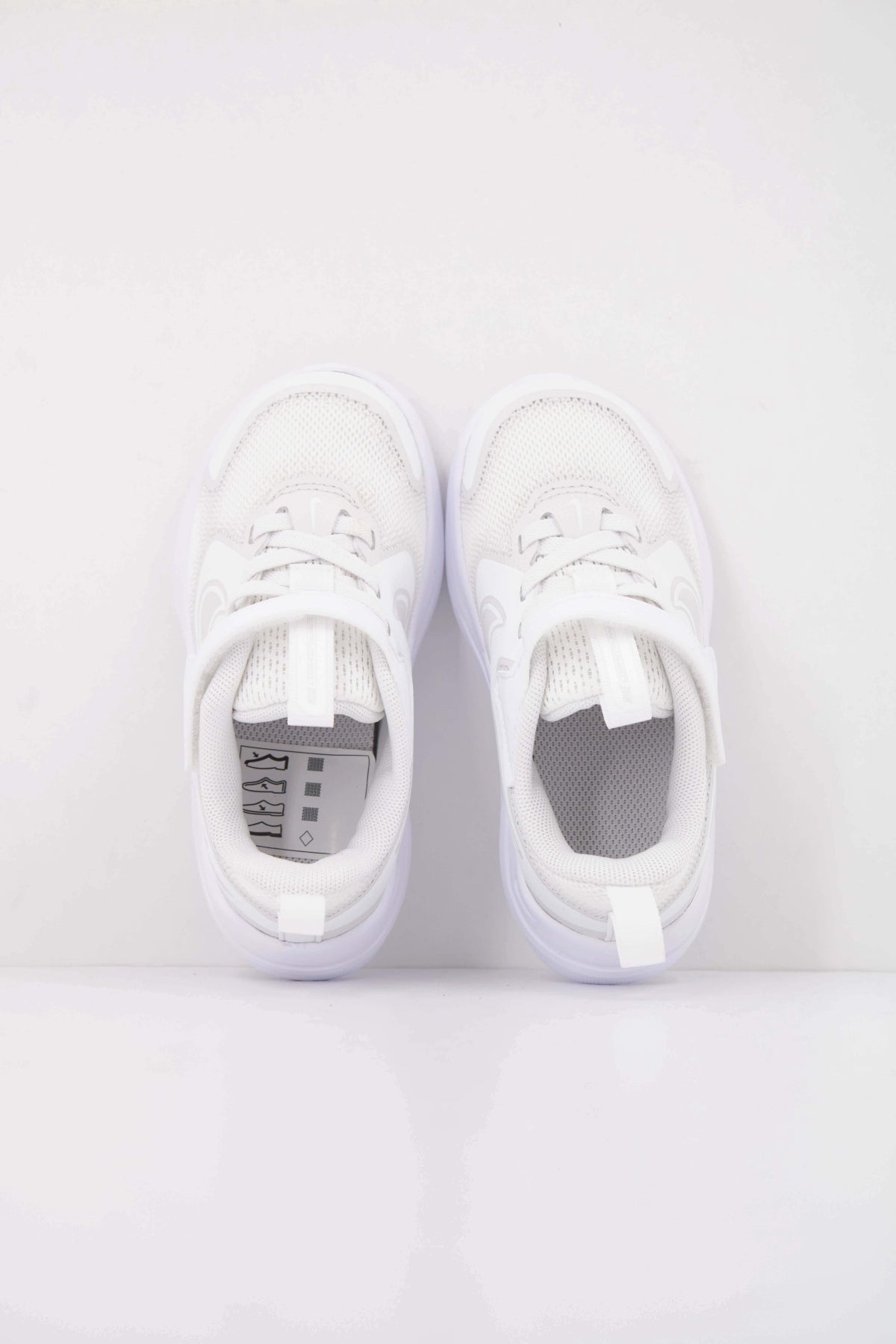 NIKE NIKE COSMIC RUNNER TD en color BLANCO  (3)
