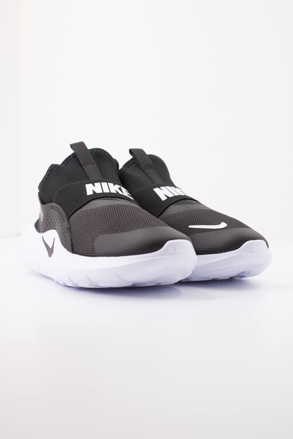 NIKE FLEX RUNNER  PS en color NEGRO  (2)