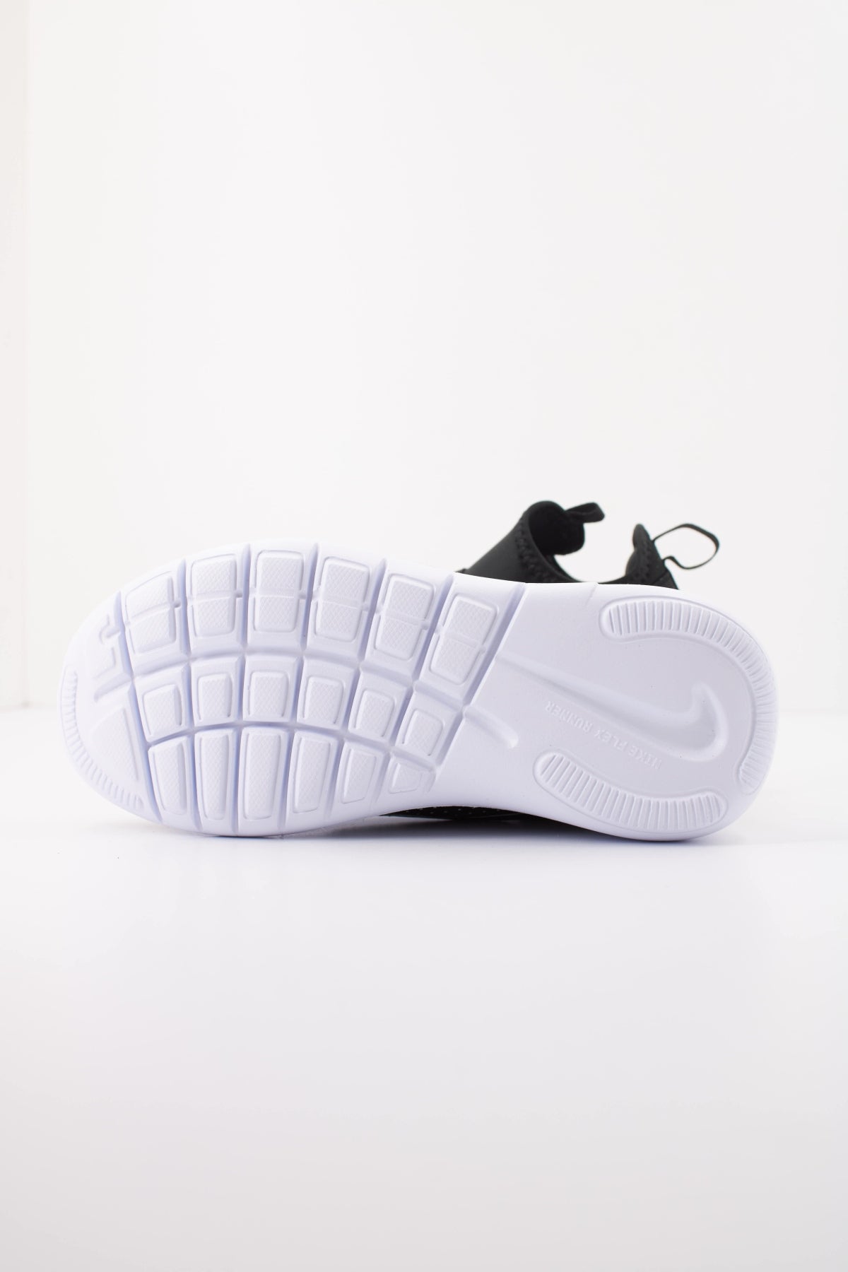 NIKE FLEX RUNNER  PS en color NEGRO  (5)