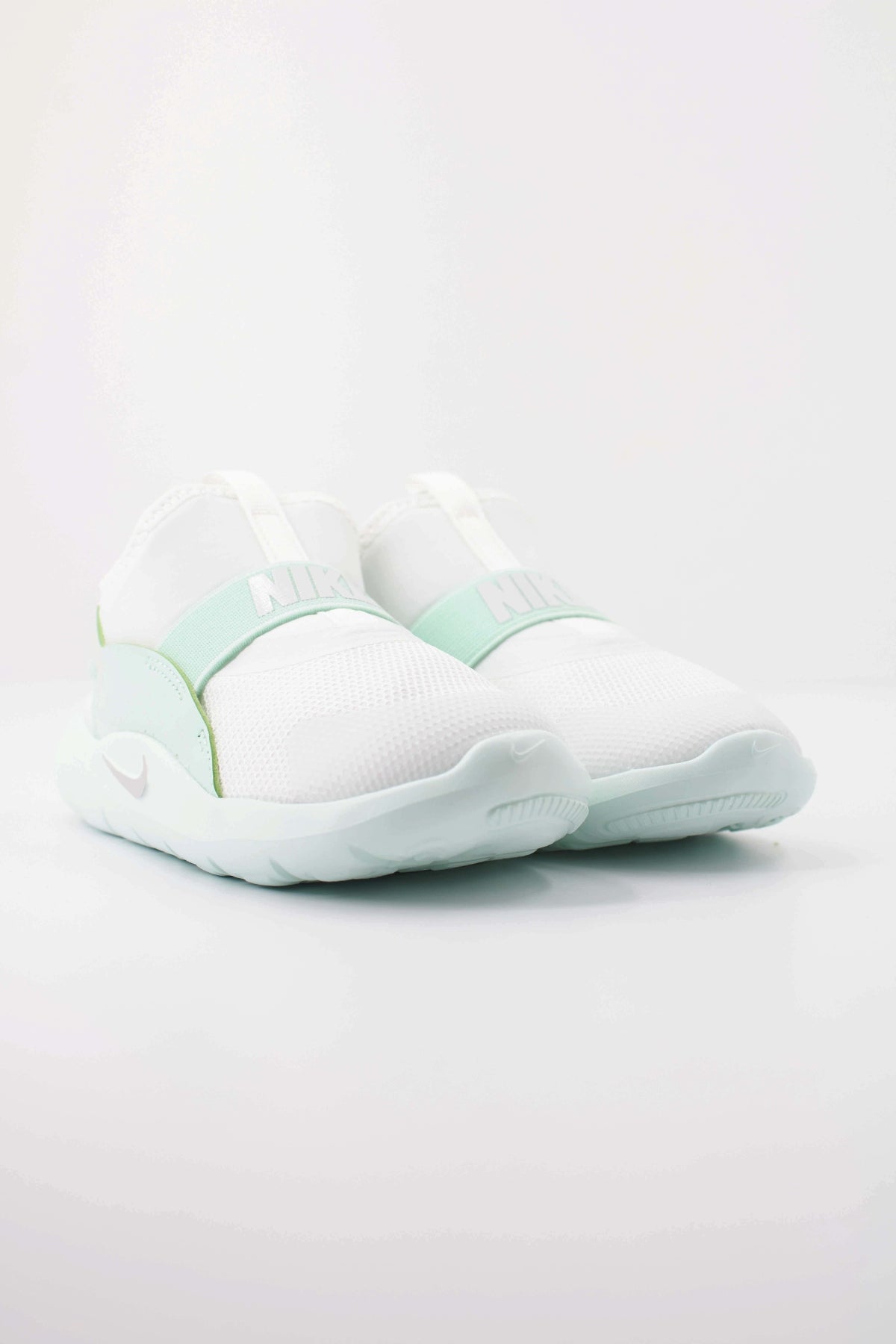NIKE FLEX RUNNER  TD en color BLANCO  (2)