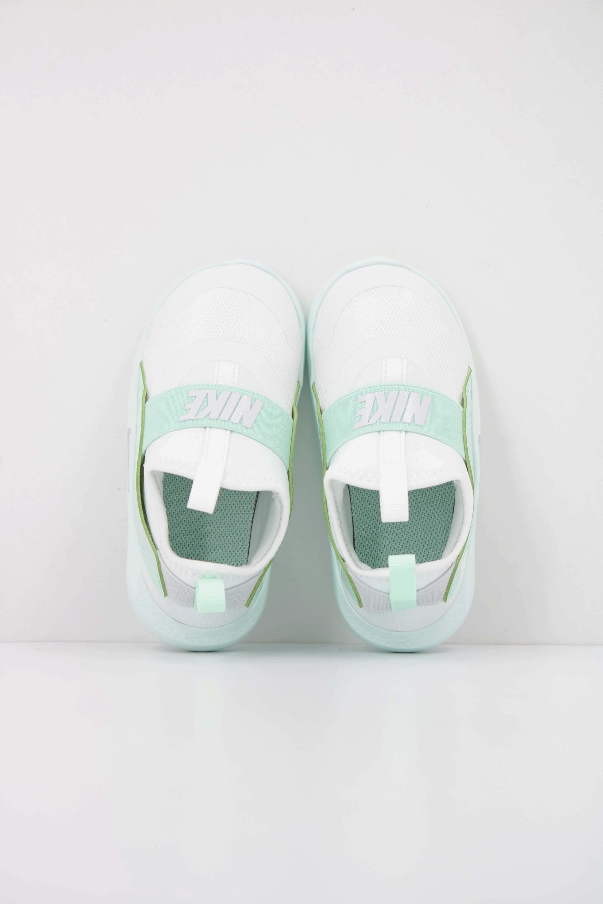 NIKE FLEX RUNNER  TD en color BLANCO  (3)