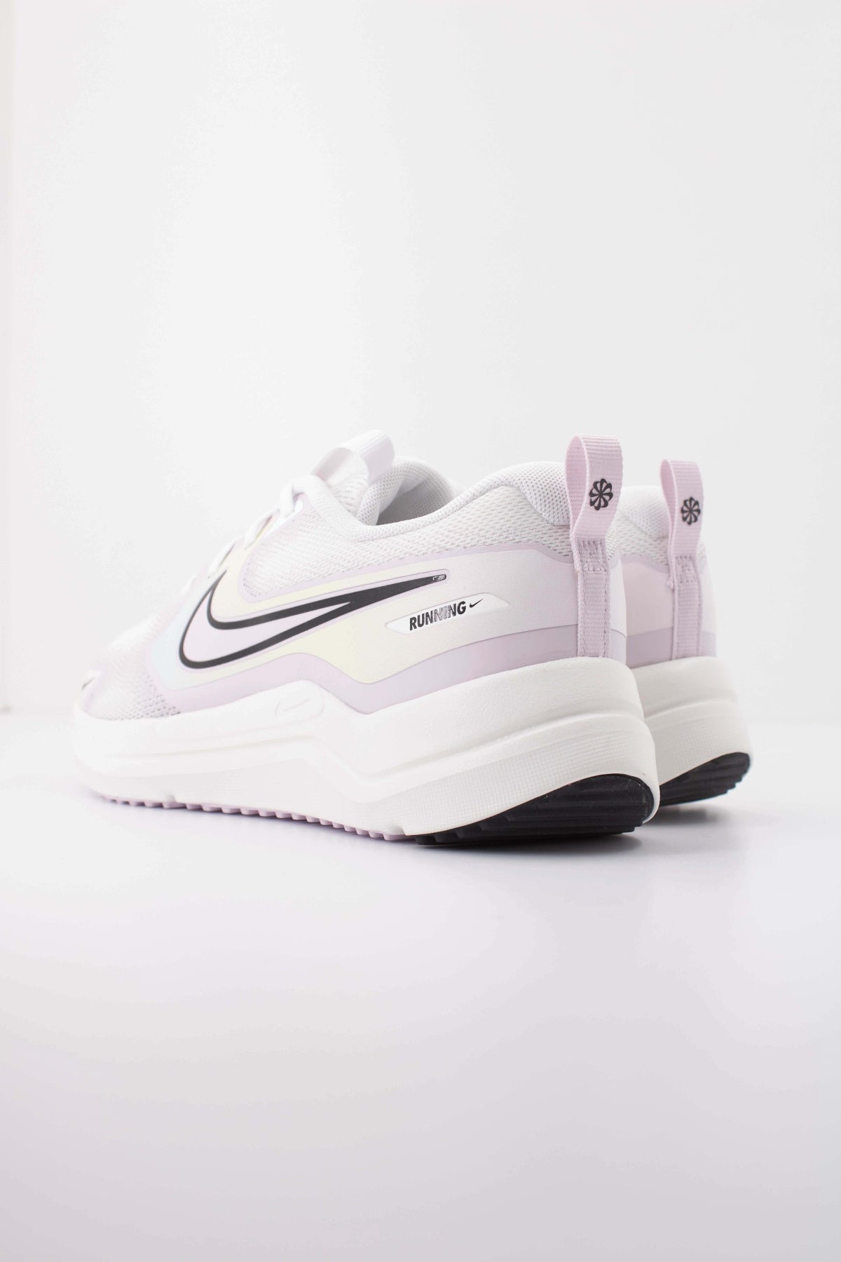 NIKE NIKE COSMIC RUNNER SE  GS en color BLANCO  (4)