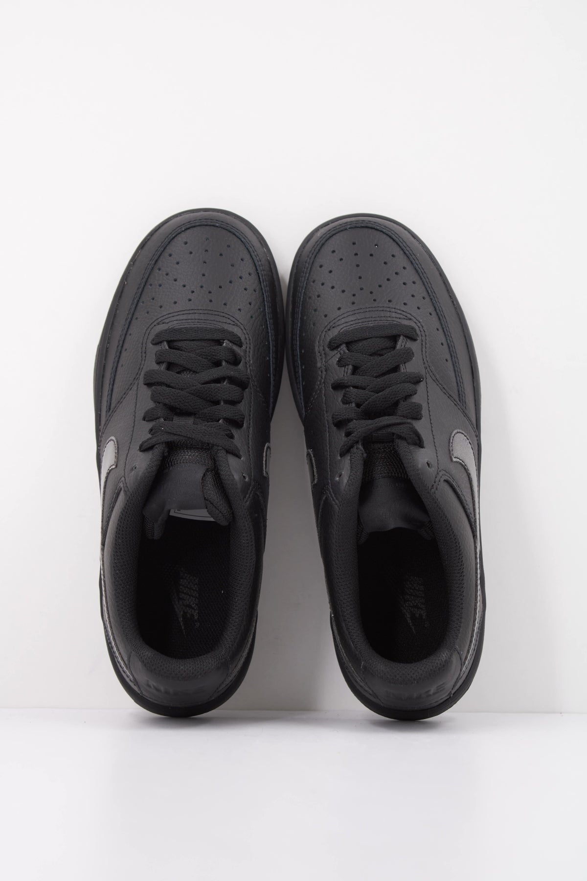 NIKE WMNS NIKE COURT VISION LOW en color NEGRO  (3)