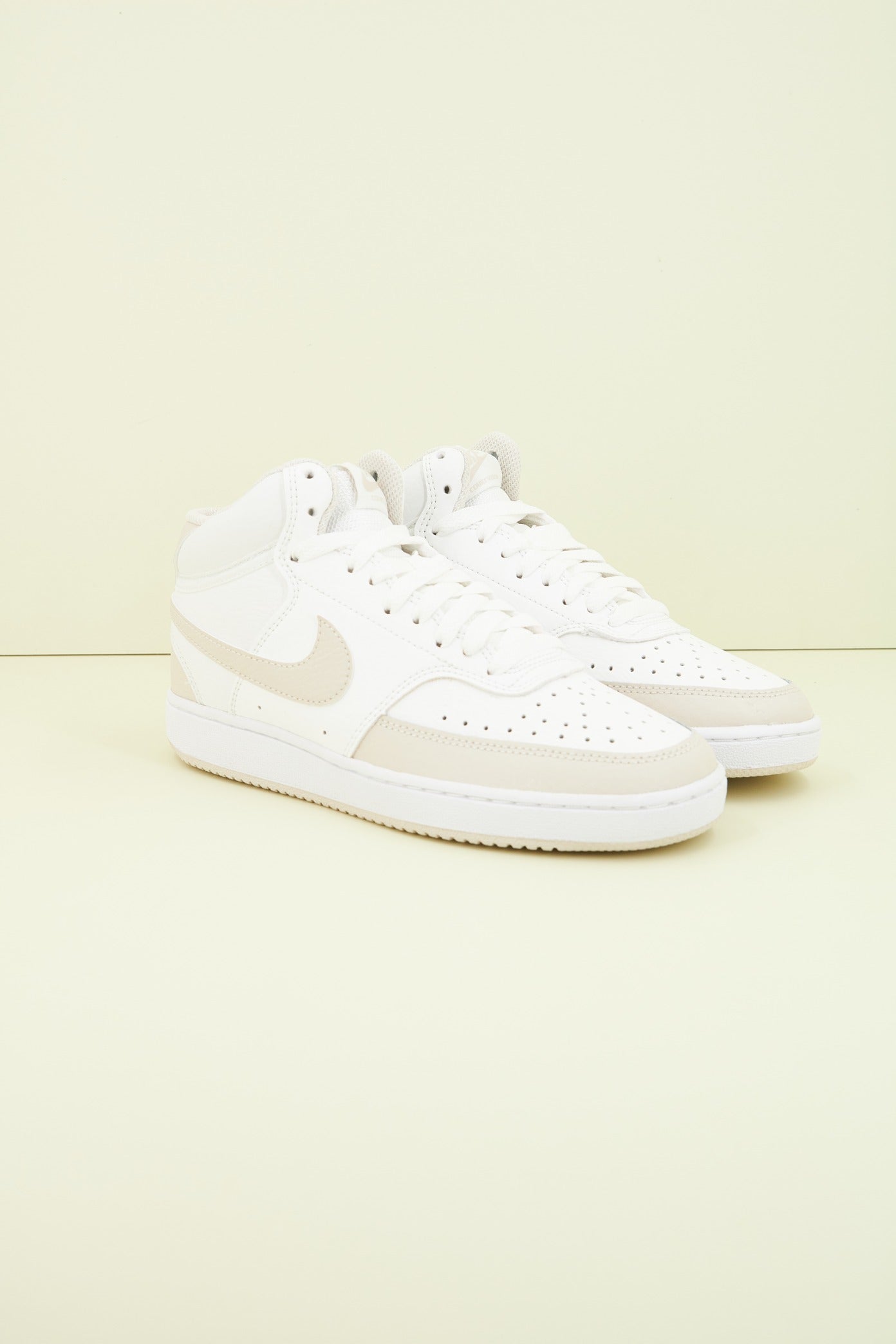 NIKE  COURT VISION MID en color MARRON  (2)