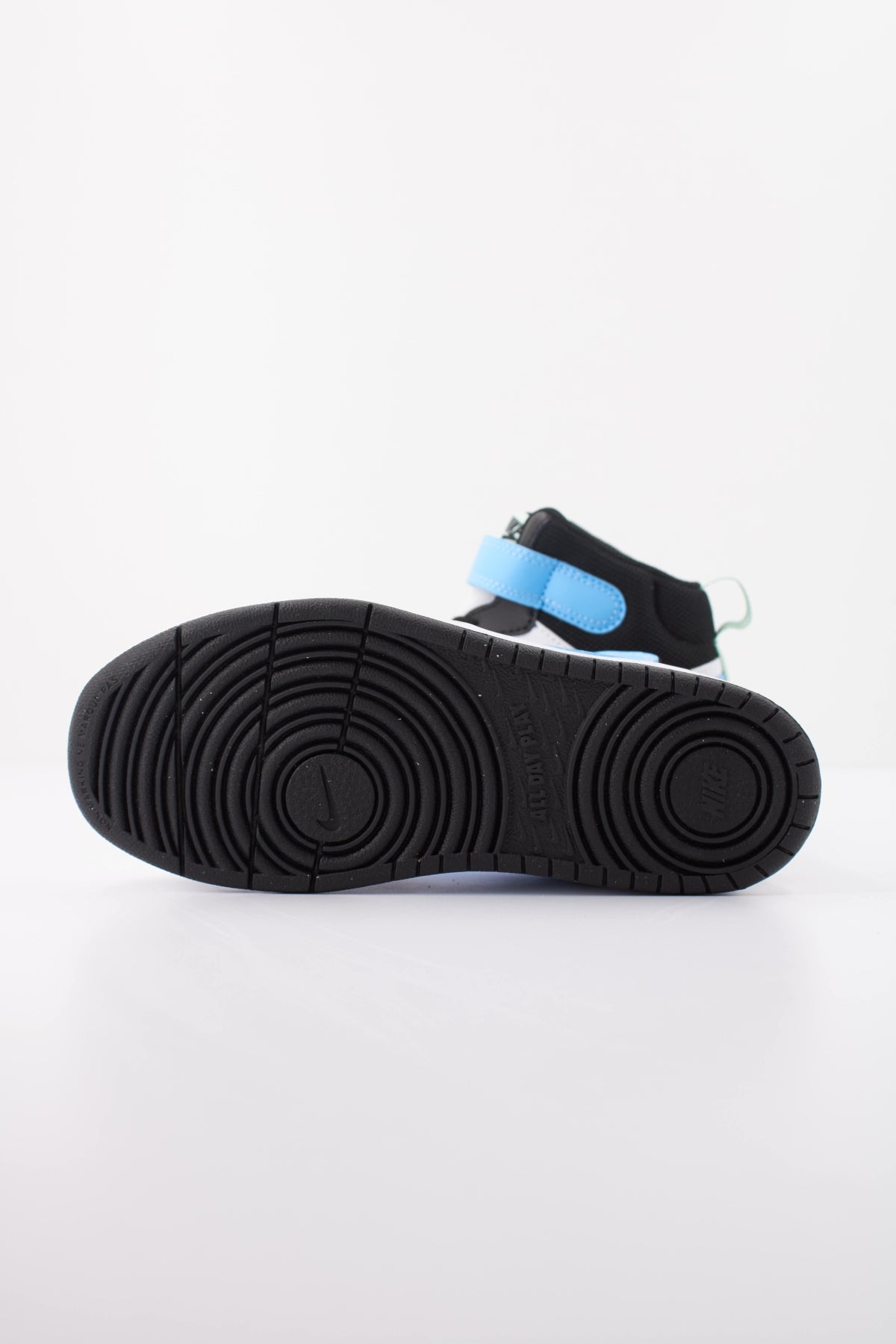 NIKE COURT BOROUGH MID  PSV en color NEGRO  (5)