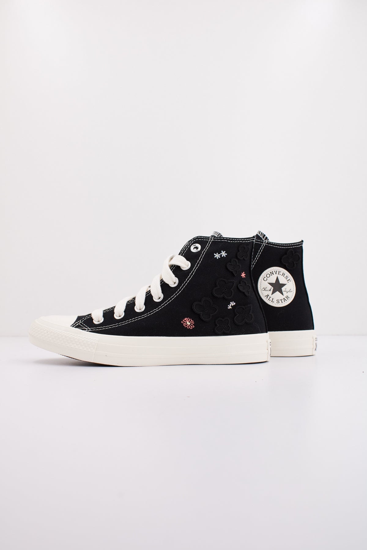 CONVERSE CTAS FLOWER PLAY HI BLACK en color NEGRO  (1)