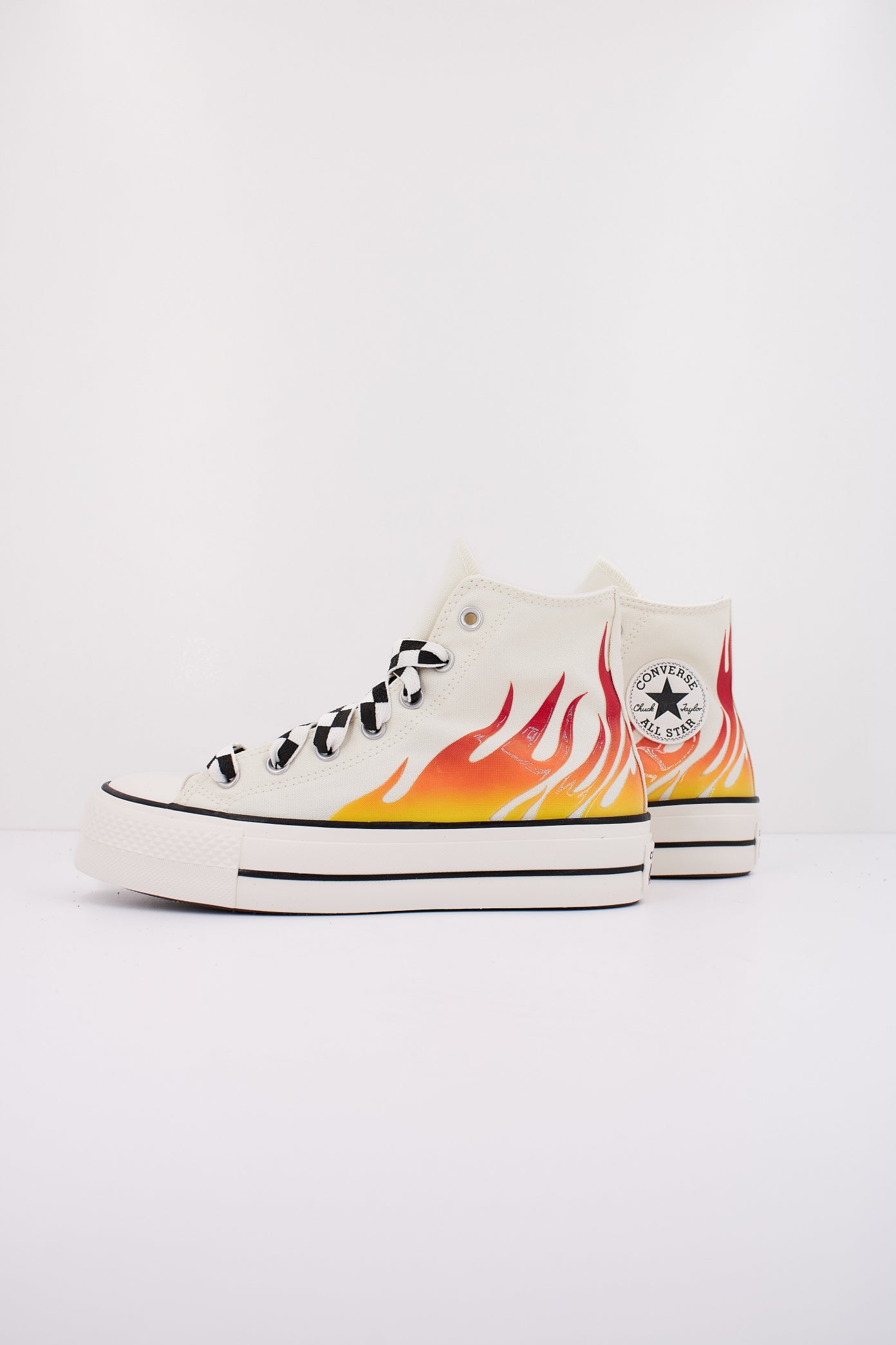 CONVERSE  CHUCK TAYLOR ALL STAR LIFT PLATFORM FLAMES en color BLANCO  (1)