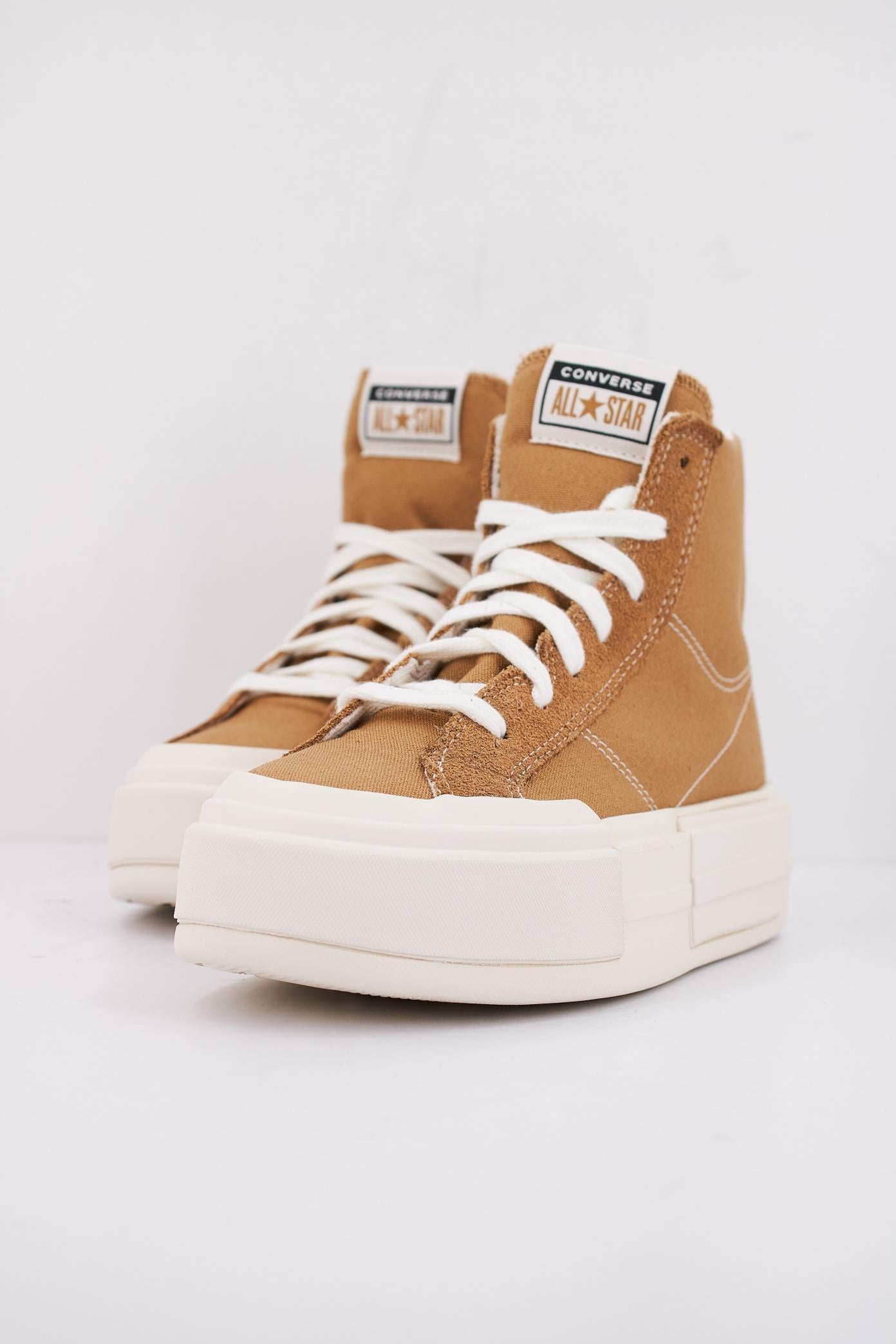 CONVERSE CONVERSE CRUISE SUEDE en color MARRON CLARO  (2)