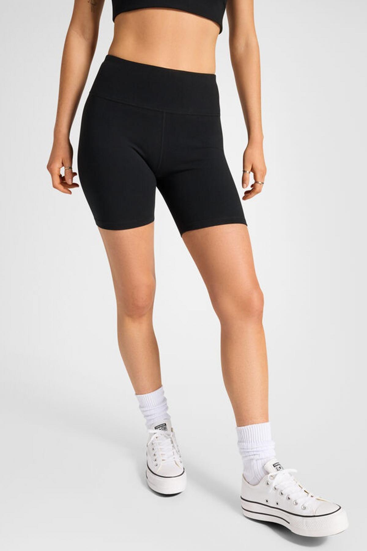 CONVERSE STAR CHEVRON BIKE SHORT en color NEGRO  (1)