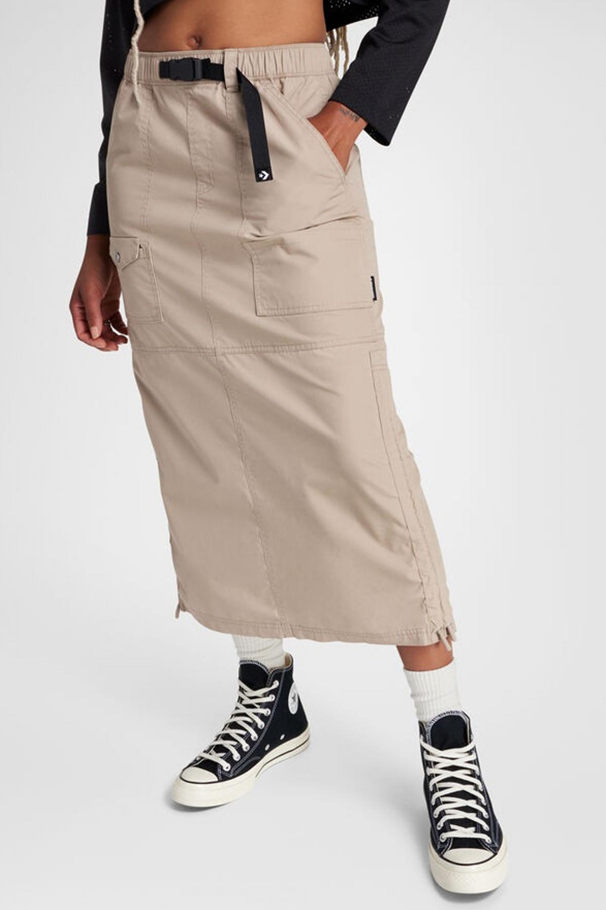 CONVERSE LONG WOVEN CARGO SKIRT en color MARRON CLARO  (1)