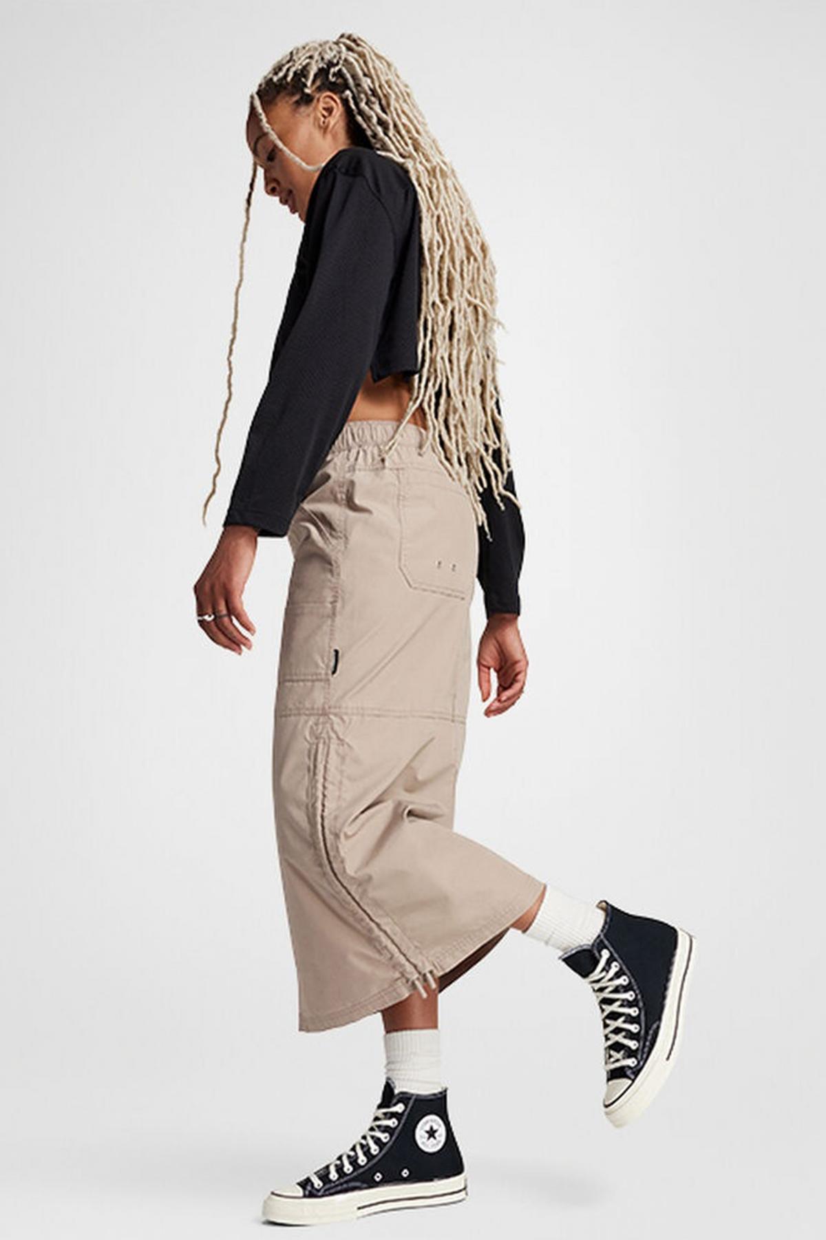 CONVERSE LONG WOVEN CARGO SKIRT en color MARRON CLARO  (4)