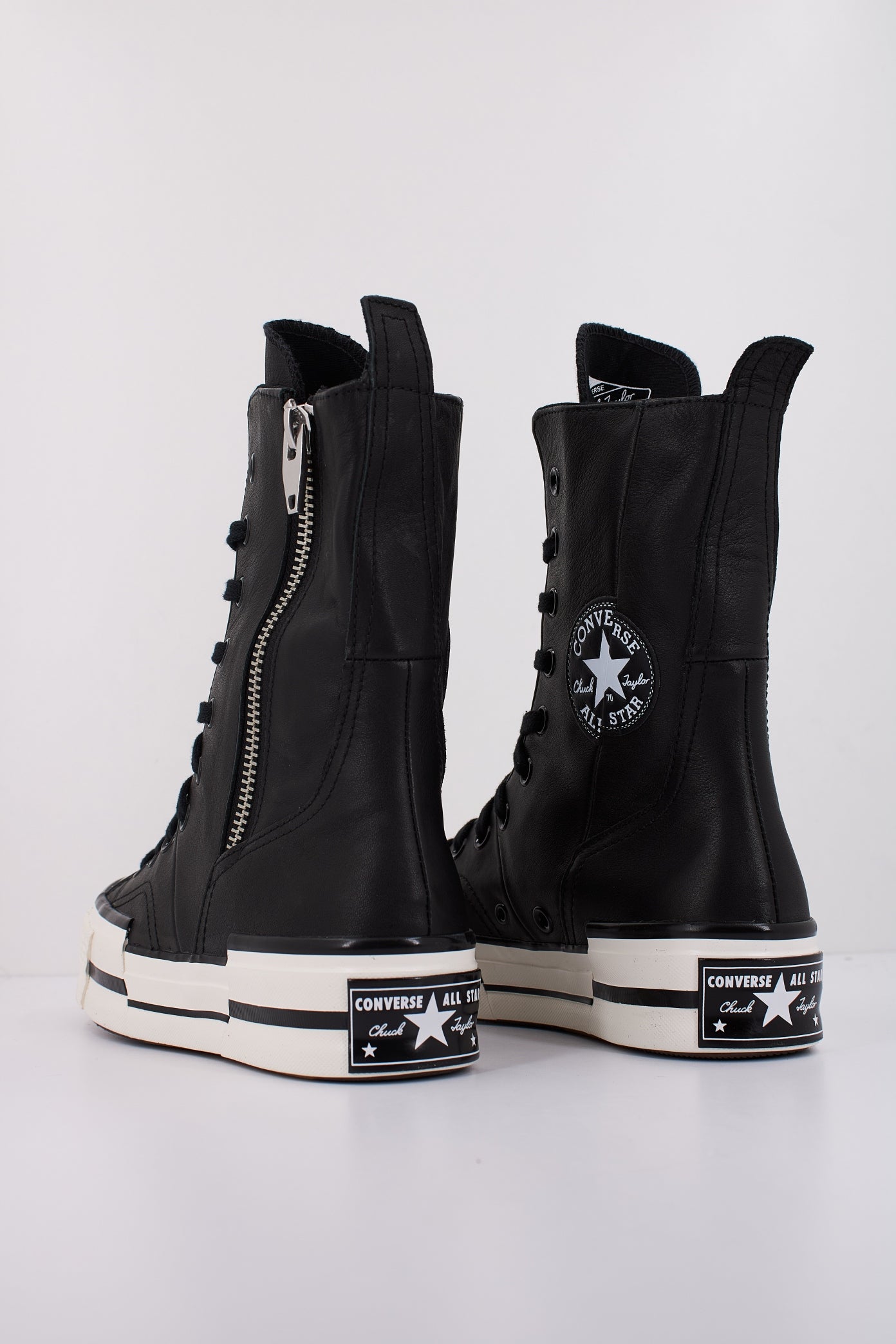 CONVERSE CHUCK  PLUS XHI LEATHER en color NEGRO  (4)
