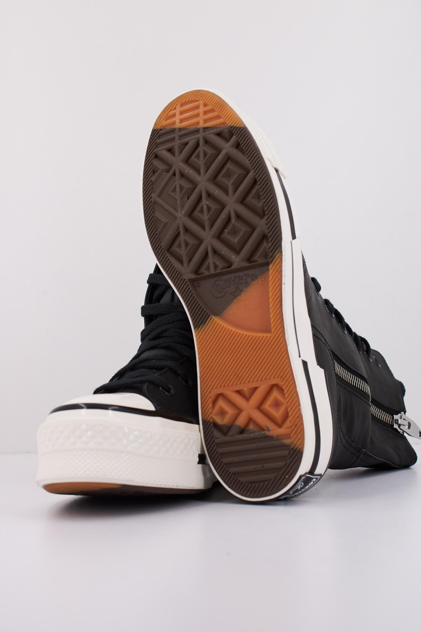CONVERSE CHUCK  PLUS XHI LEATHER en color NEGRO  (5)