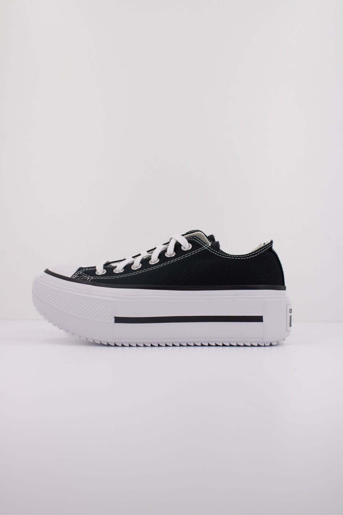 CONVERSE CHUCK TAYLOR ALL STAR LIFT DOUBLE STACK OX en color NEGRO  (1)