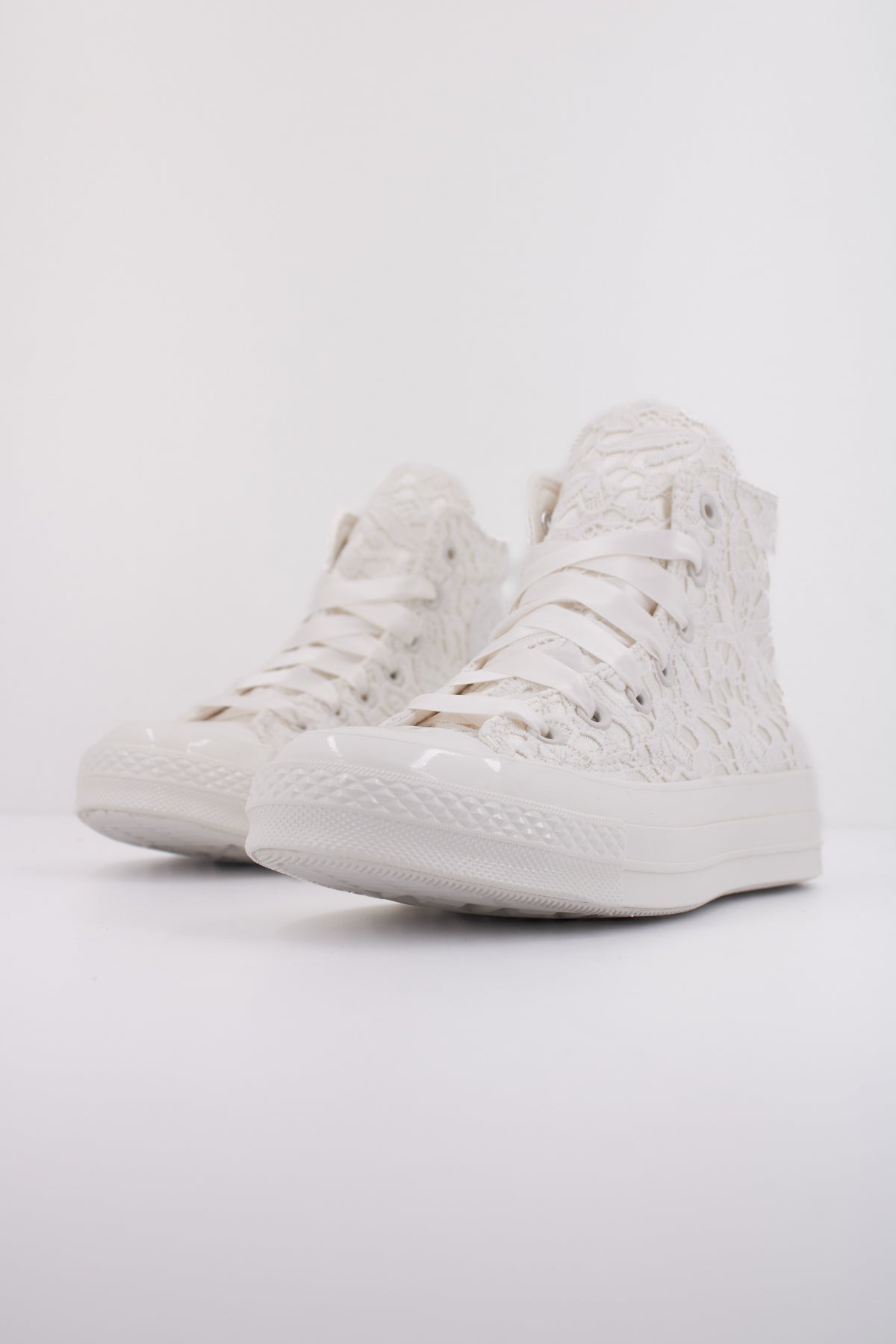 CONVERSE CHUCK  CROCHETED SATIN en color BLANCO  (2)