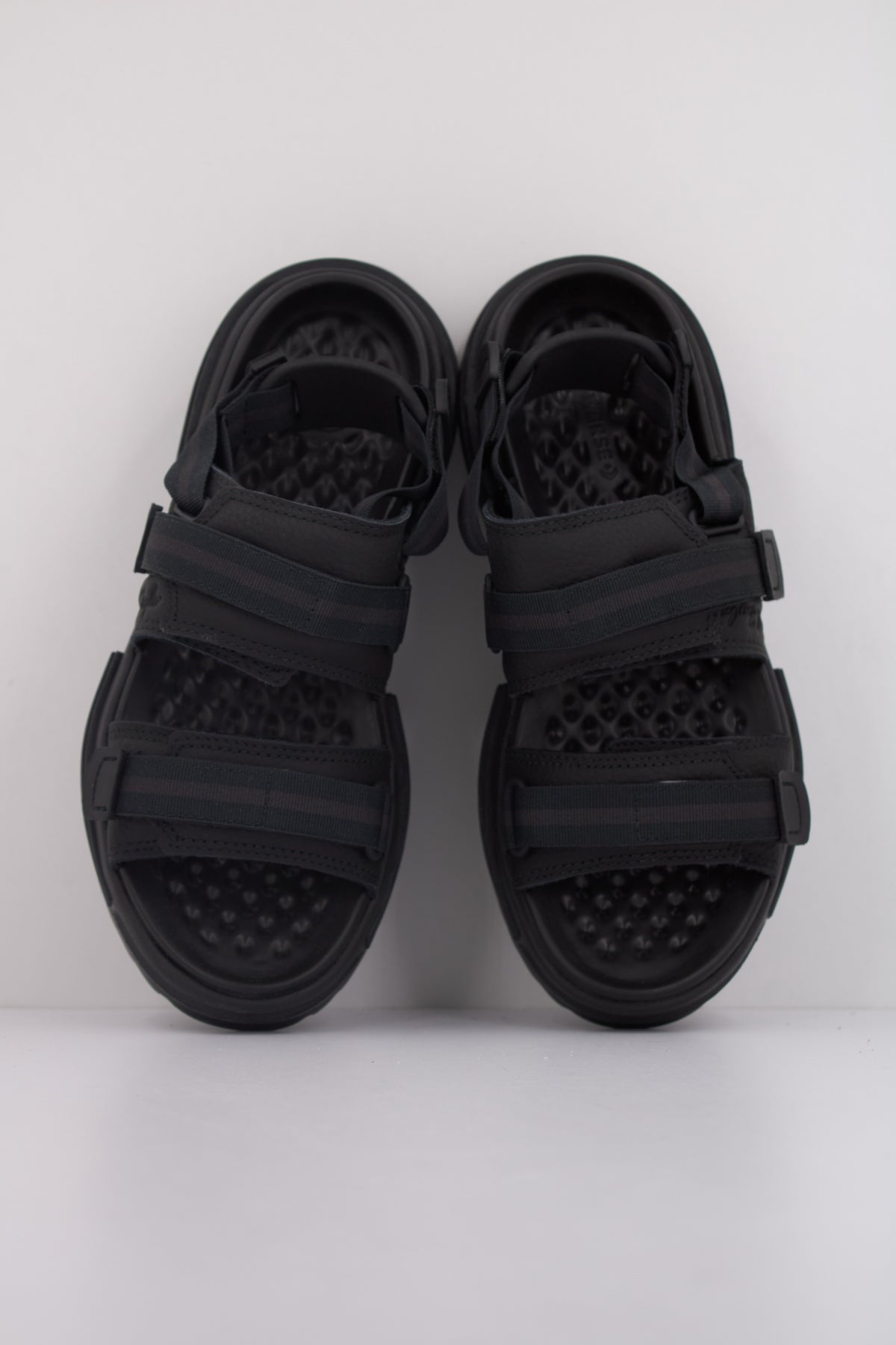 CONVERSE RUN STAR UTILITY SANDAL CX SLI en color NEGRO  (3)