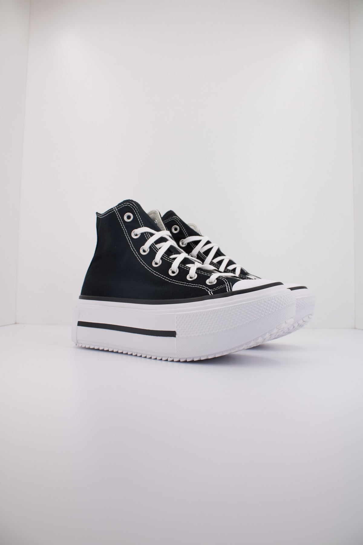 CONVERSE CHUCK TAYLOR ALL STAR LIFT DOUBLE STARCK en color NEGRO  (2)