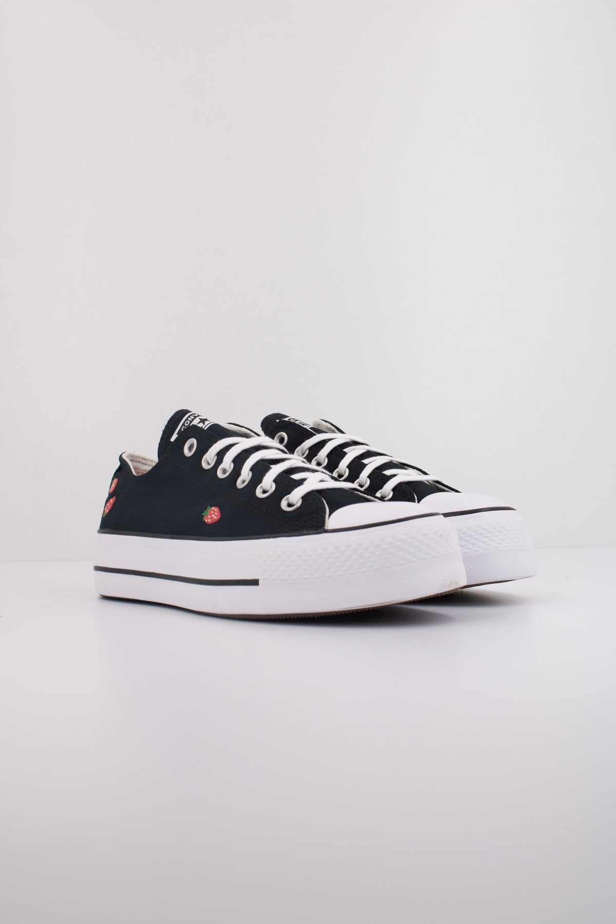 CONVERSE CHUCK TAYLOR ALL STAR LIFT OX en color NEGRO  (2)